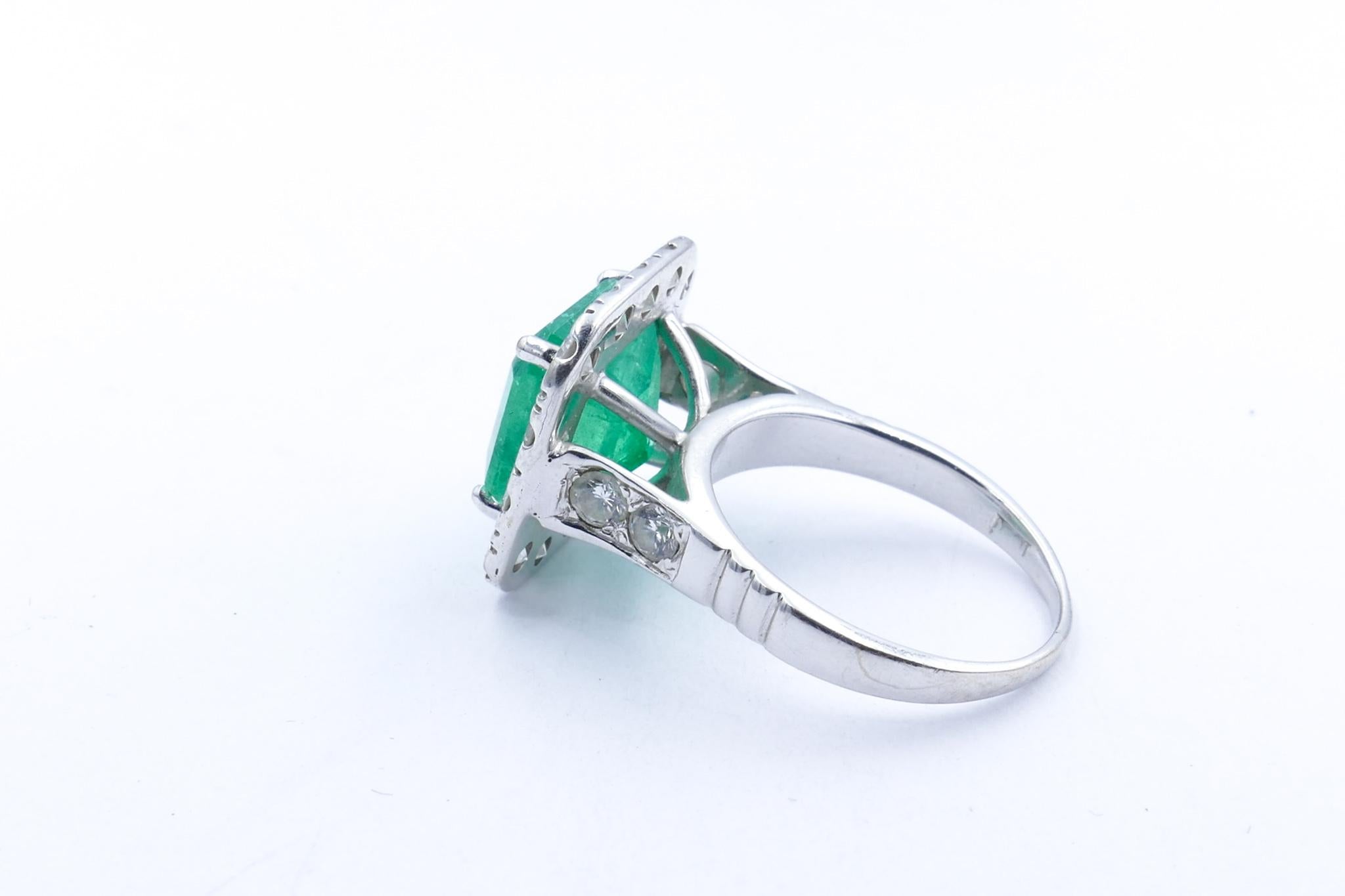 Modern 18 Carat White Gold Large Emerald and Diamond Cocktail Ring For Sale