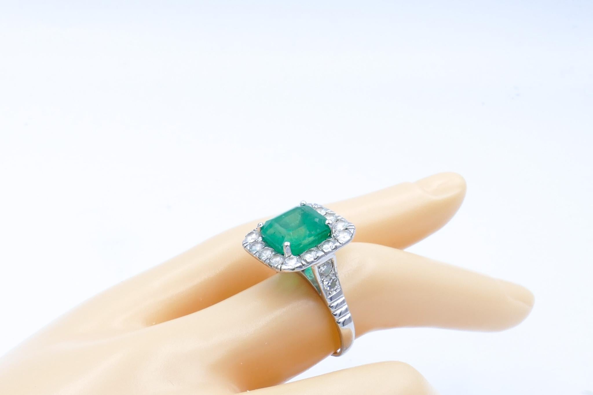 Women's or Men's 18 Carat White Gold Large Emerald and Diamond Cocktail Ring For Sale