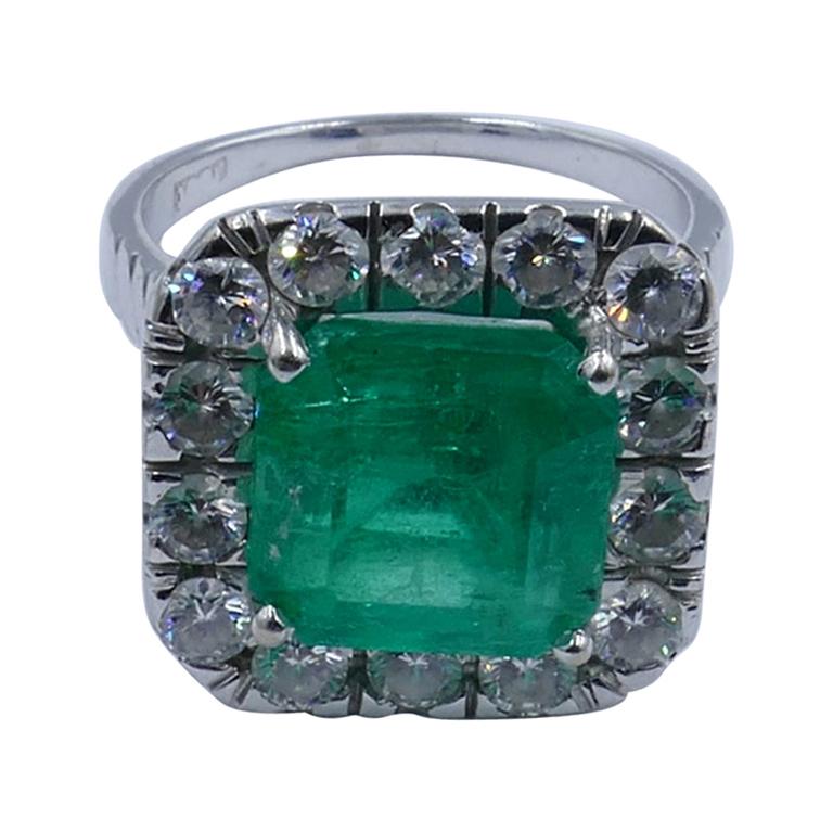 18 Carat White Gold Large Emerald and Diamond Cocktail Ring For Sale