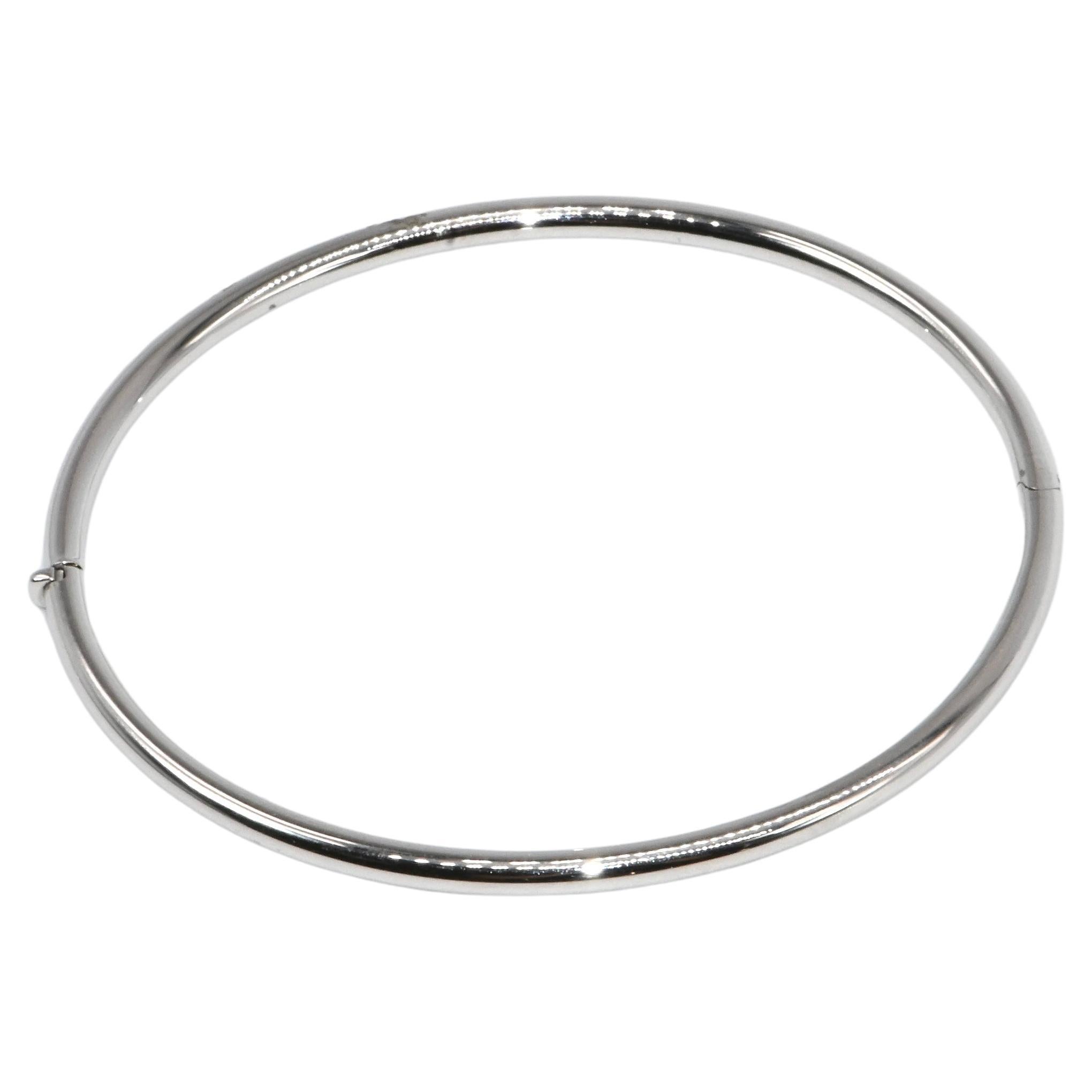 18 Carat White Gold Oval Wedding Band Bracelet For Sale