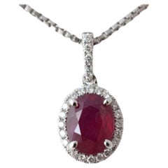 18 carat white gold pendant with diamonds and ruby