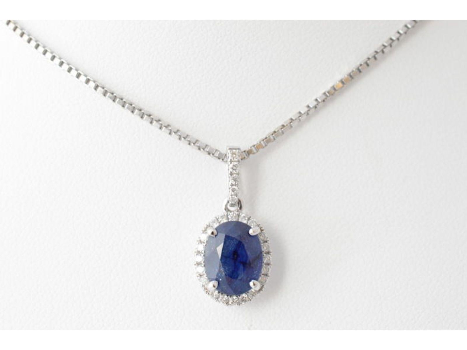 Contemporary 18 Carat White Gold Pendant with Diamonds and Sapphire For Sale