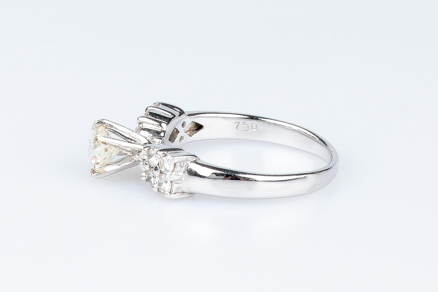 18 carat white gold ring designed with round brillant cut diamonds For Sale 3