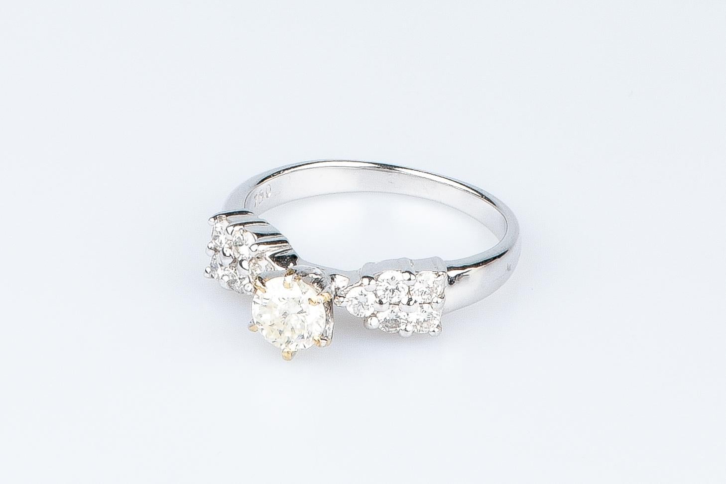 18 carat white gold ring designed with round brillant cut diamonds For Sale 4