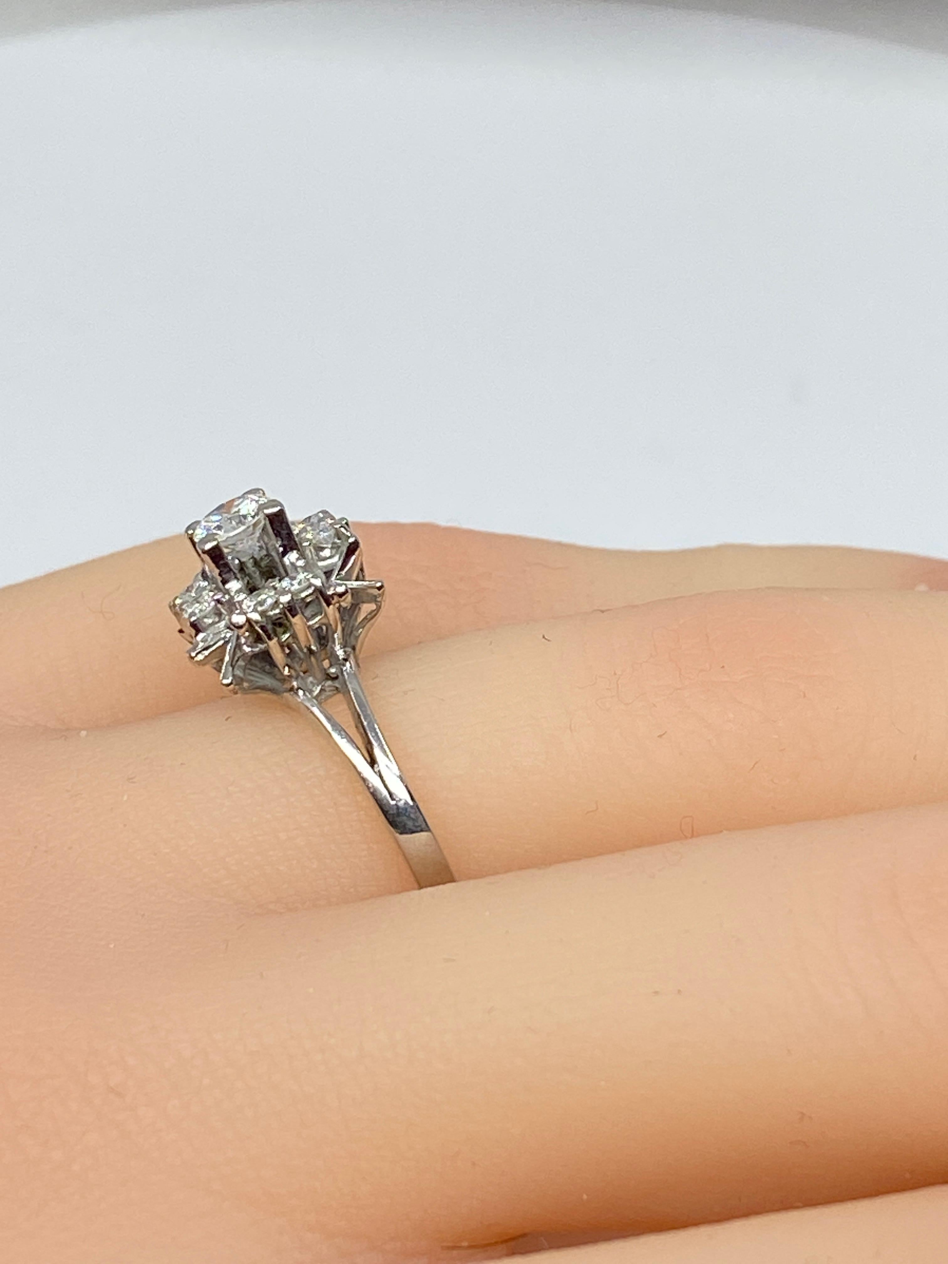 18 Carat White Gold Ring, Square Flower Model in Gold Threads and Diamonds For Sale 6
