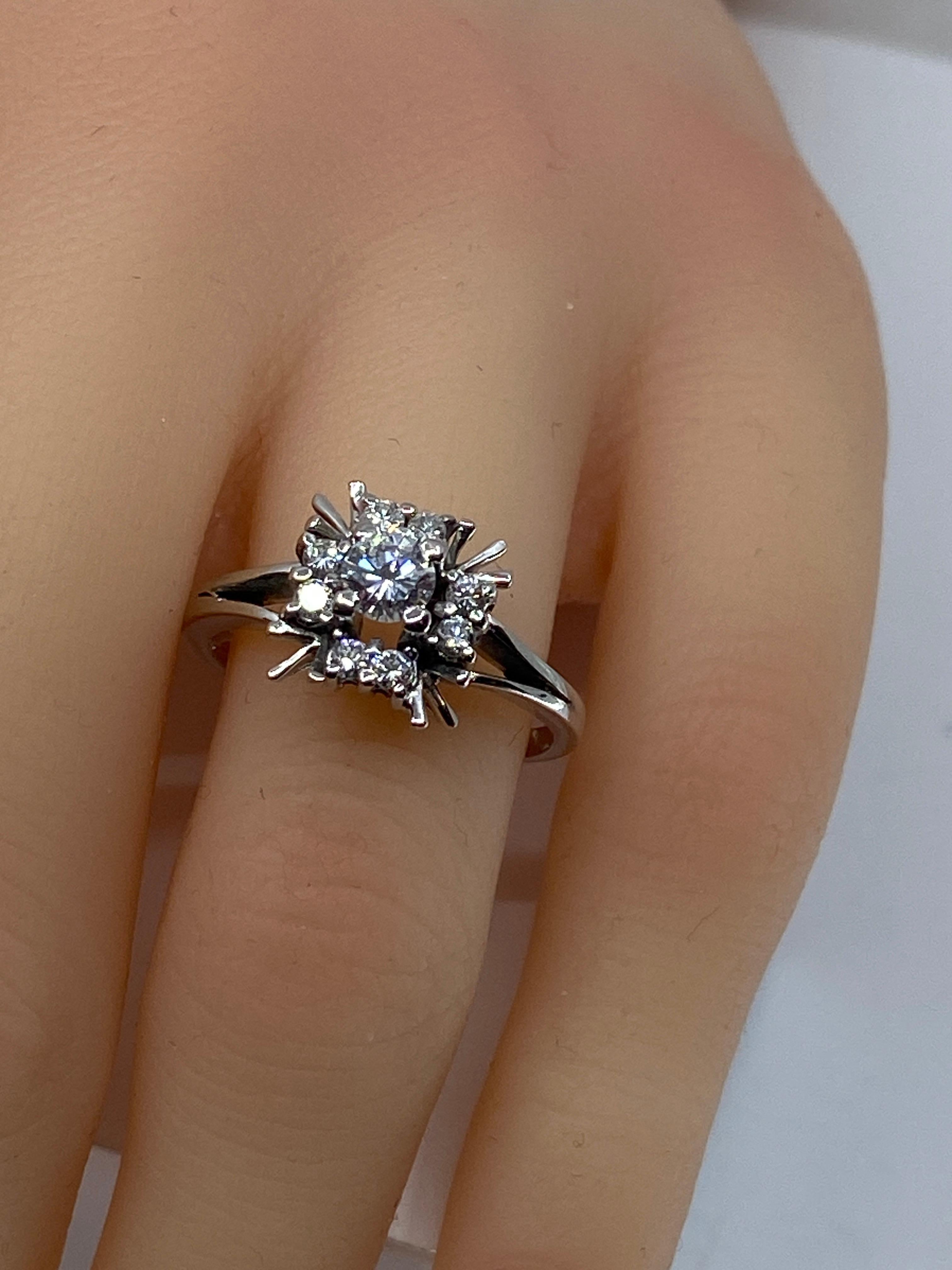 18 Carat White Gold Ring, Square Flower Model in Gold Threads and Diamonds For Sale 8