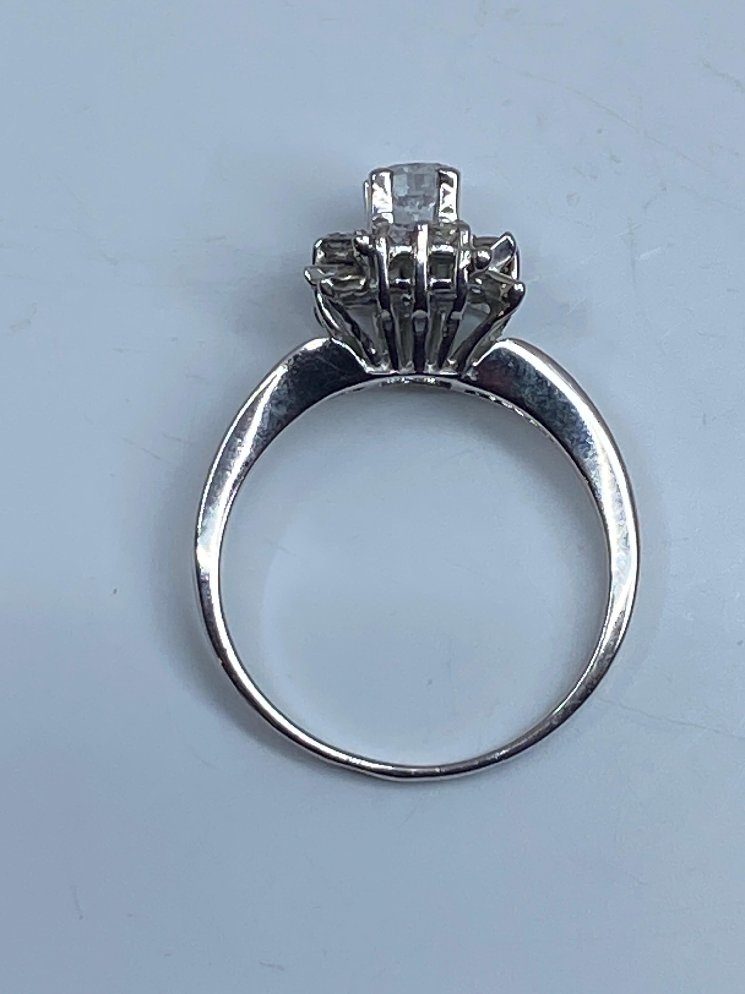 18 Carat White Gold Ring, Square Flower Model in Gold Threads and Diamonds For Sale 13