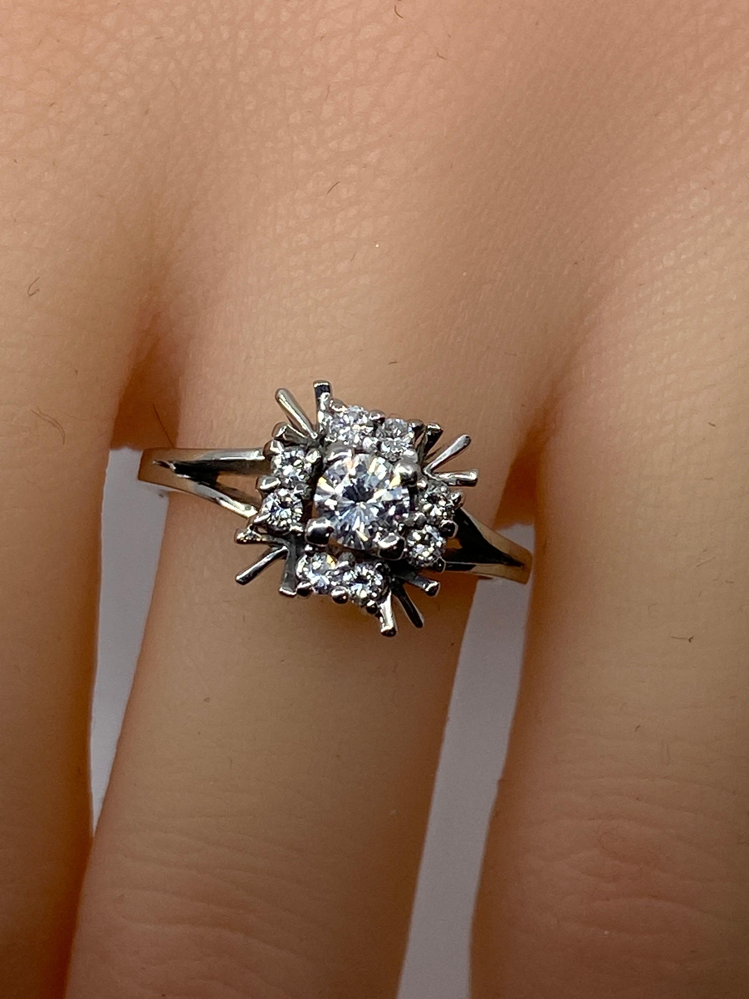 18 Carat White Gold Ring, Square Flower Model in Gold Threads and Diamonds For Sale 1