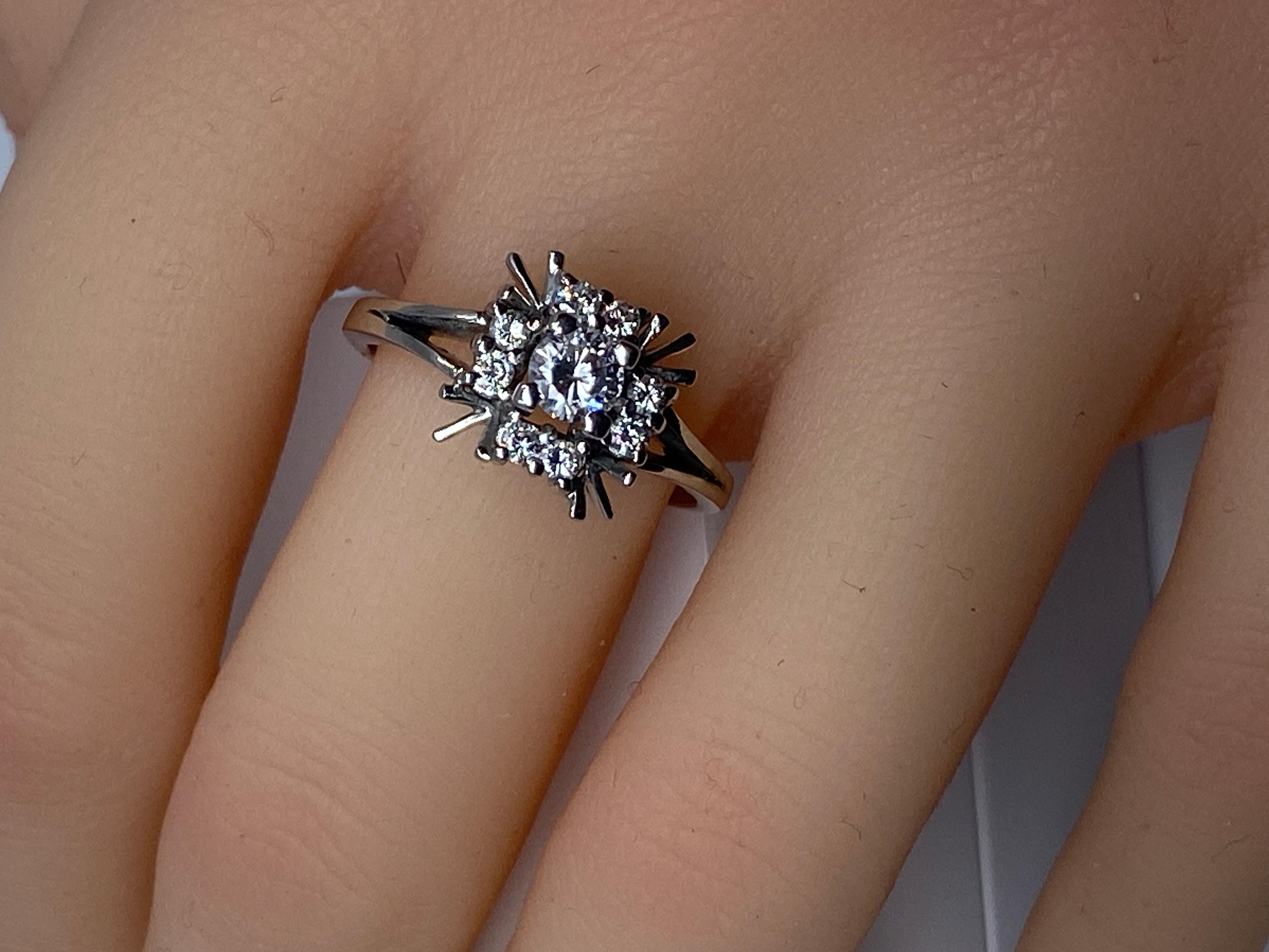 18 Carat White Gold Ring, Square Flower Model in Gold Threads and Diamonds For Sale 2