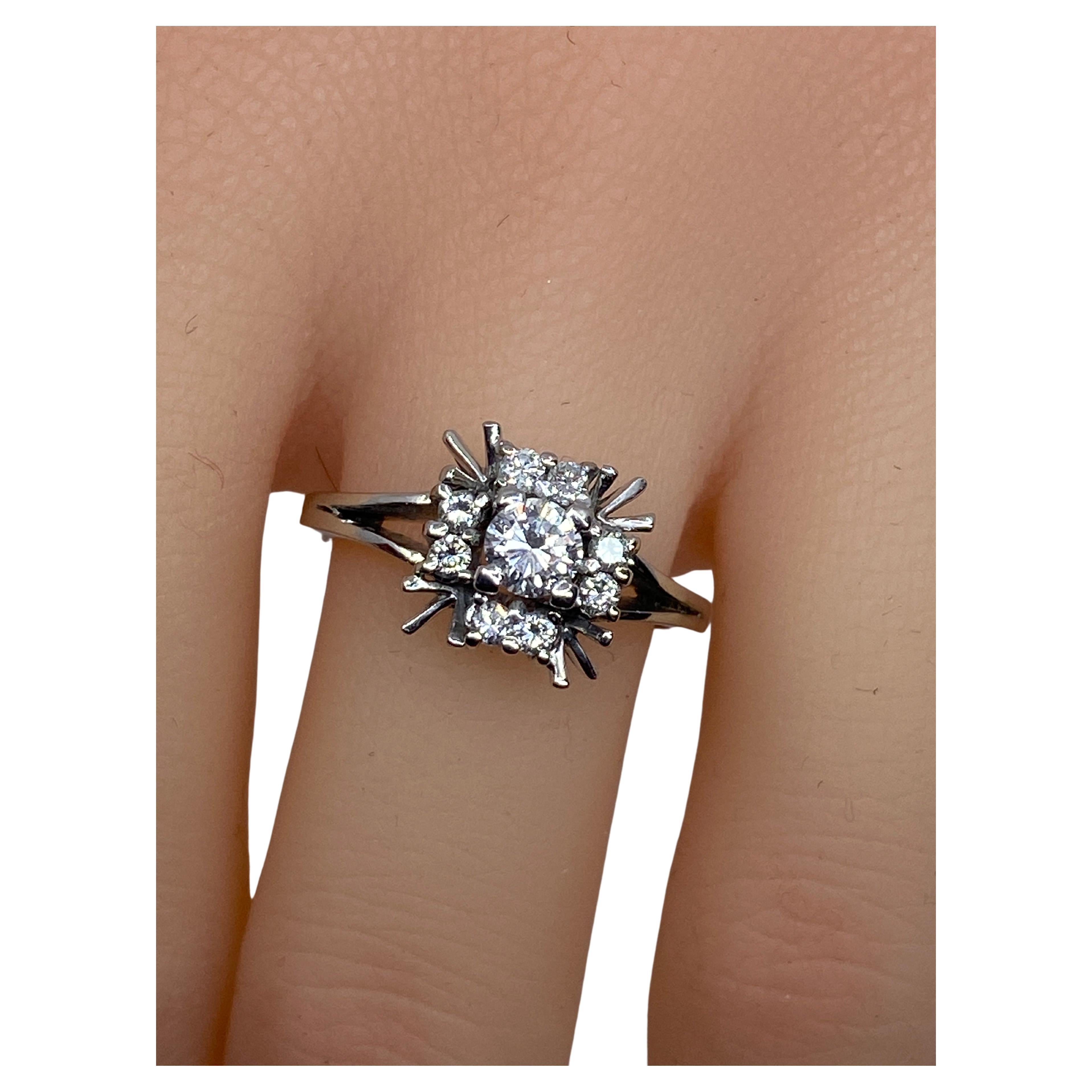 18 Carat White Gold Ring, Square Flower Model in Gold Threads and Diamonds For Sale