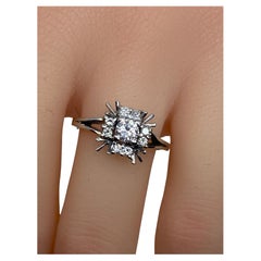 18 Carat White Gold Ring, Square Flower Model in Gold Threads and Diamonds