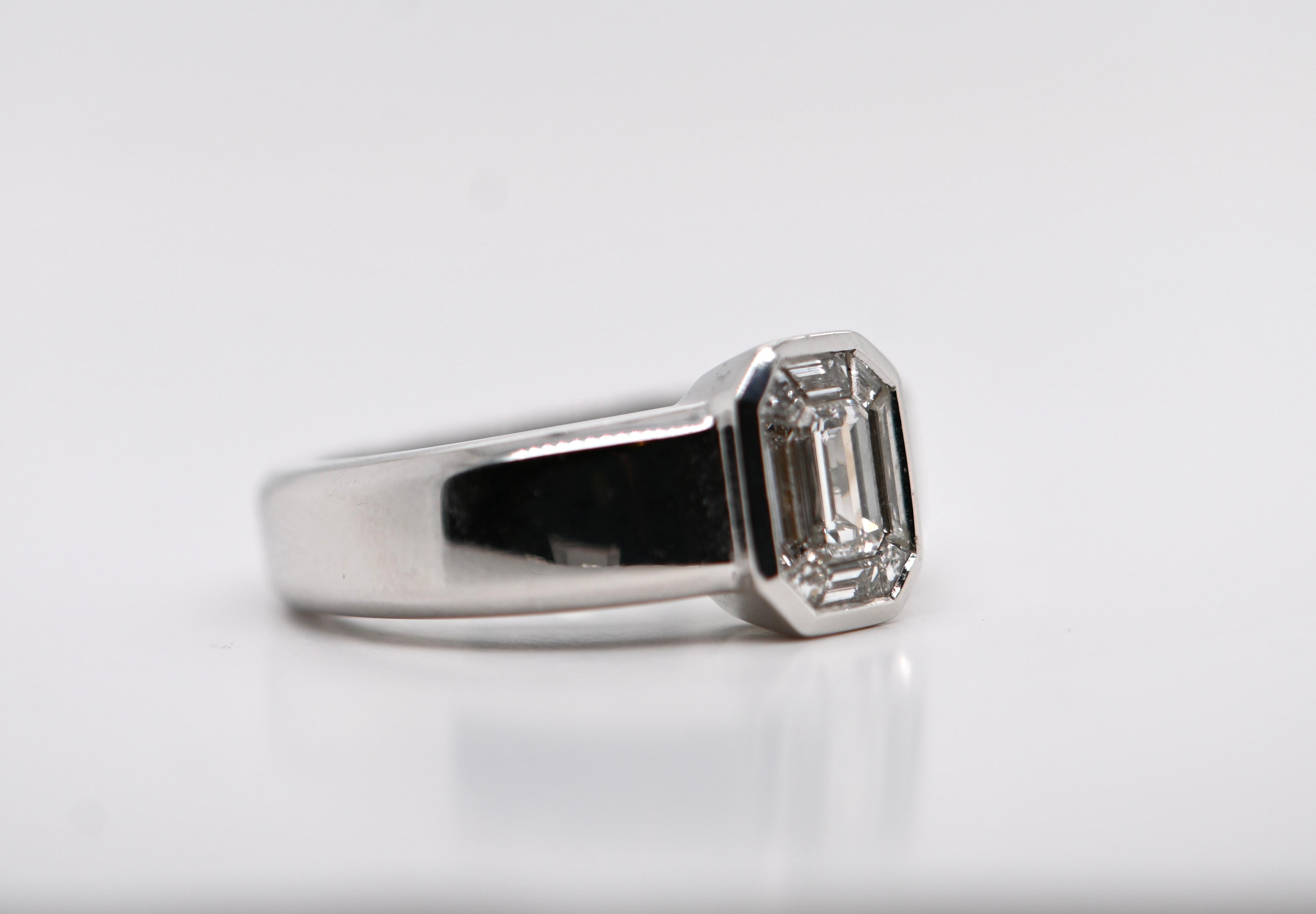 Step into a world of timeless sophistication with our captivating 18-carat white gold ring, adorned with a total of 1 carat of brilliant diamonds. Each diamond, meticulously selected for its exceptional quality and radiance, is carefully set into