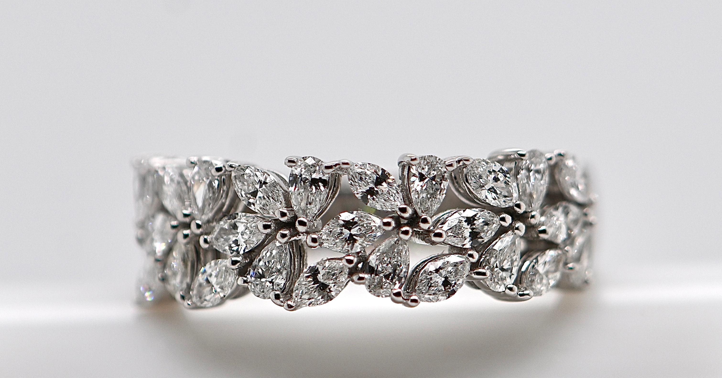 18-Carat White Gold Ring with 1.010 Carat Diamonds For Sale 3