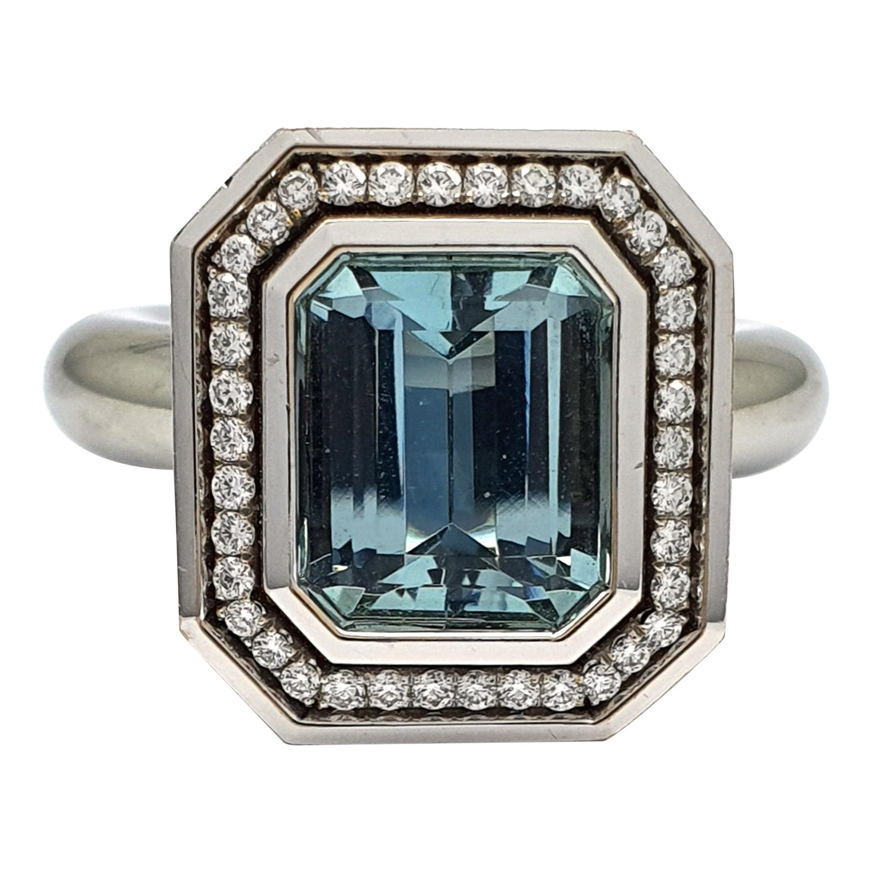 18 Carat White Gold-Ring part with Emerald Cut Blue Aquamarine and Diamonds For Sale