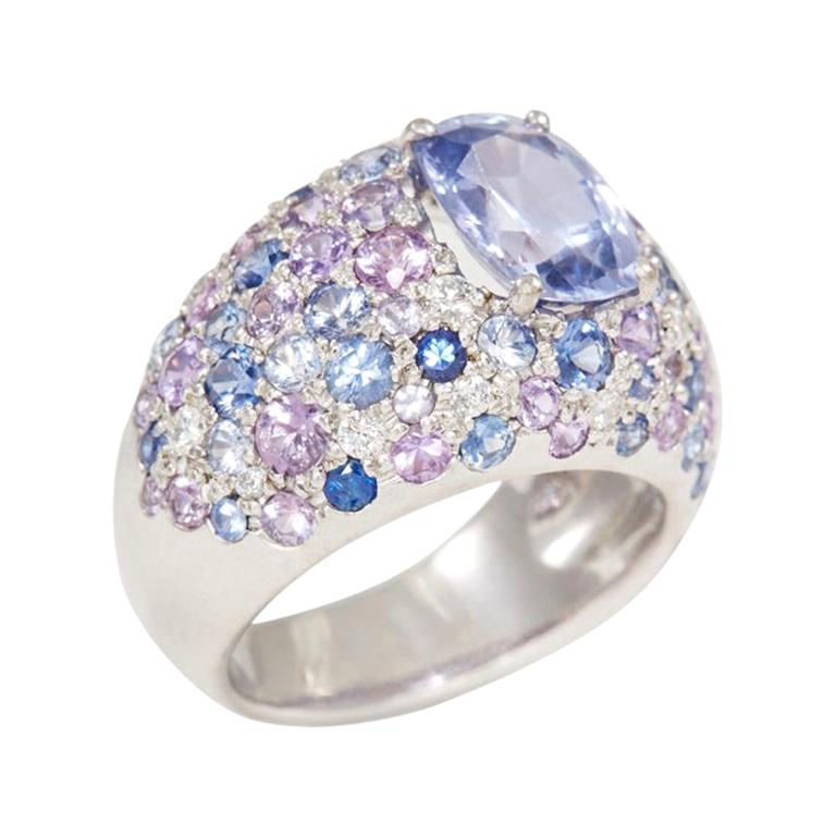 18 Karat Weißgold Ring mit rosa, blauen und violetten Saphiren und Diamanten im Angebot