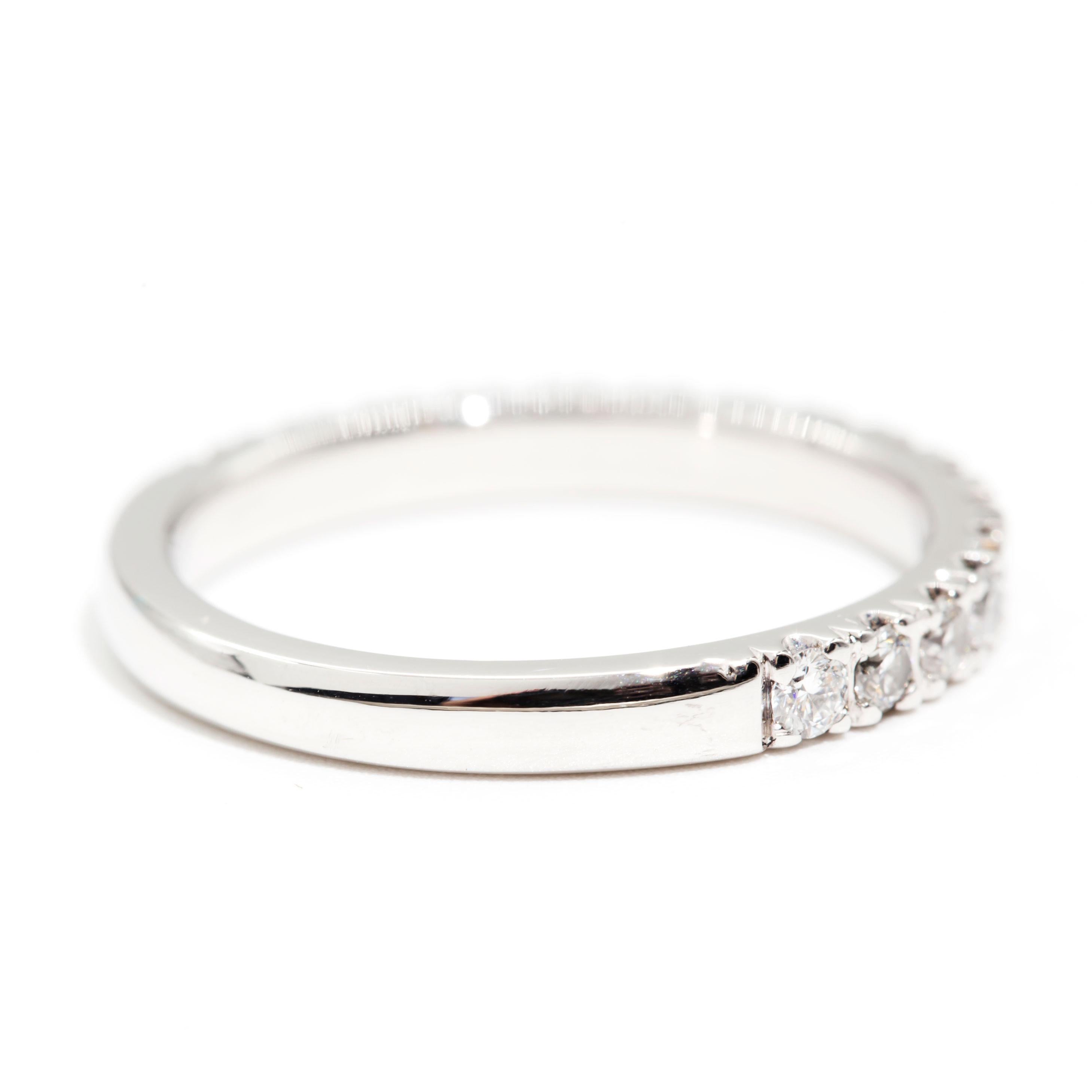 Women's 18 Carat White Gold Round Brilliant Cut Diamond Vintage Band Bridal Ring