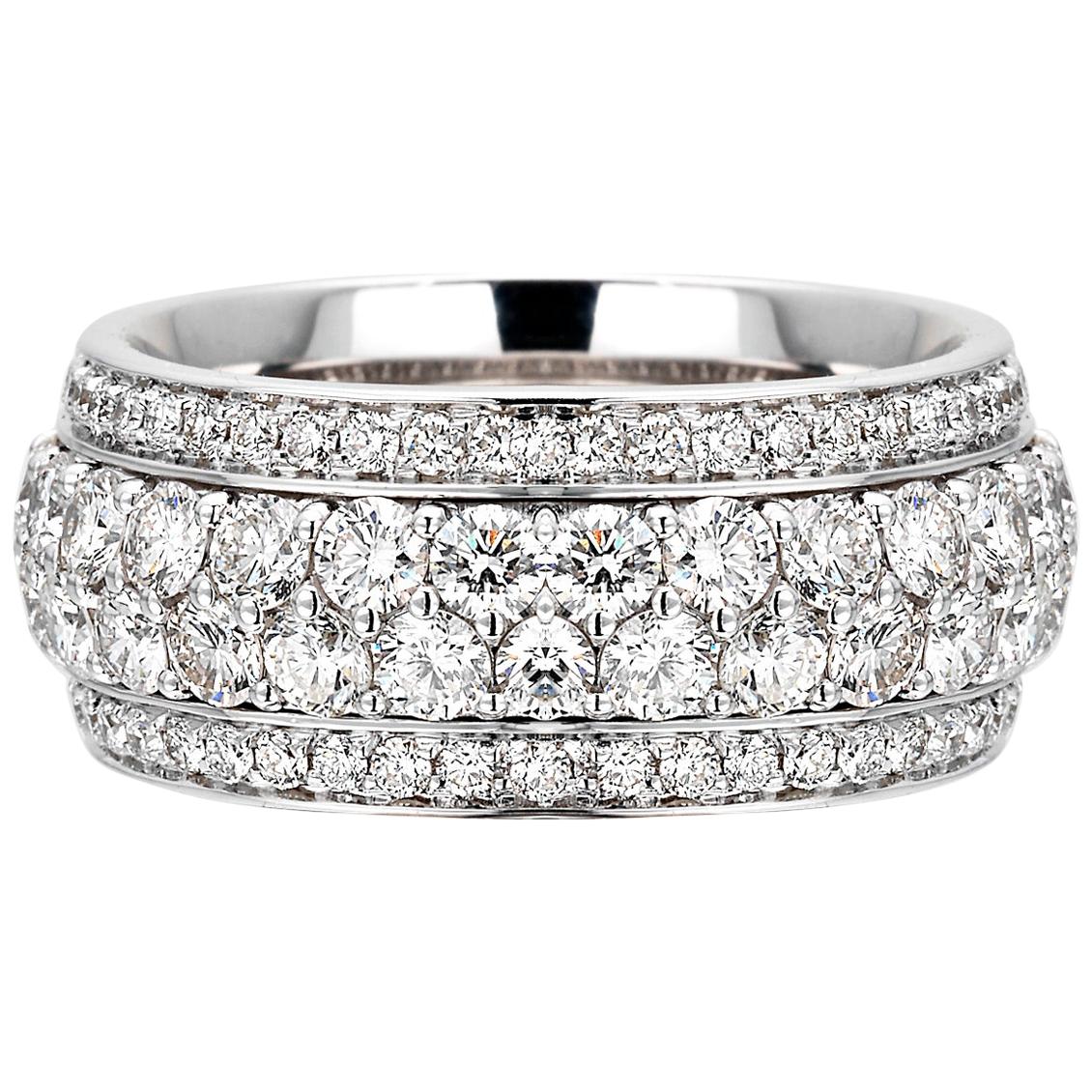18 Carat White Gold Round Brilliant Cut Diamonds Band Ring For Sale