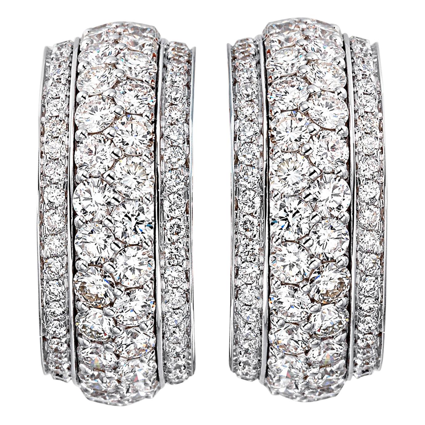 18 Carat White Gold Round Brilliant Cut Diamonds Clip-On Earrings For Sale
