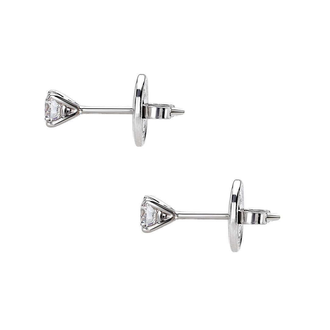 18 Carat White Gold Stud Earrings featuring 2 round cut diamonds 0.25 carats each (total 0.50 carats); total piece weight 2.00 gr
Handmade in Italy
Ready in stock
Luca Carati Classics Collection
Thanks to a clean and essential setting the diamond