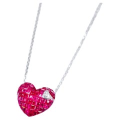 18 Karat Weißgold Rubin- und Diamant-Herz-Halskette in unsichtbarer Fassung