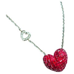 18 Karat Weißgold Rubin- und Diamant-Herz-Anhänger in unsichtbarer Fassung
