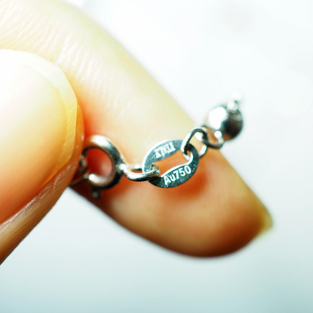 Collana con ciondolo in oro bianco 18 carati con rubini e diamanti Chiave del cuore In condizioni Nuovo in vendita a Bangkok, TH