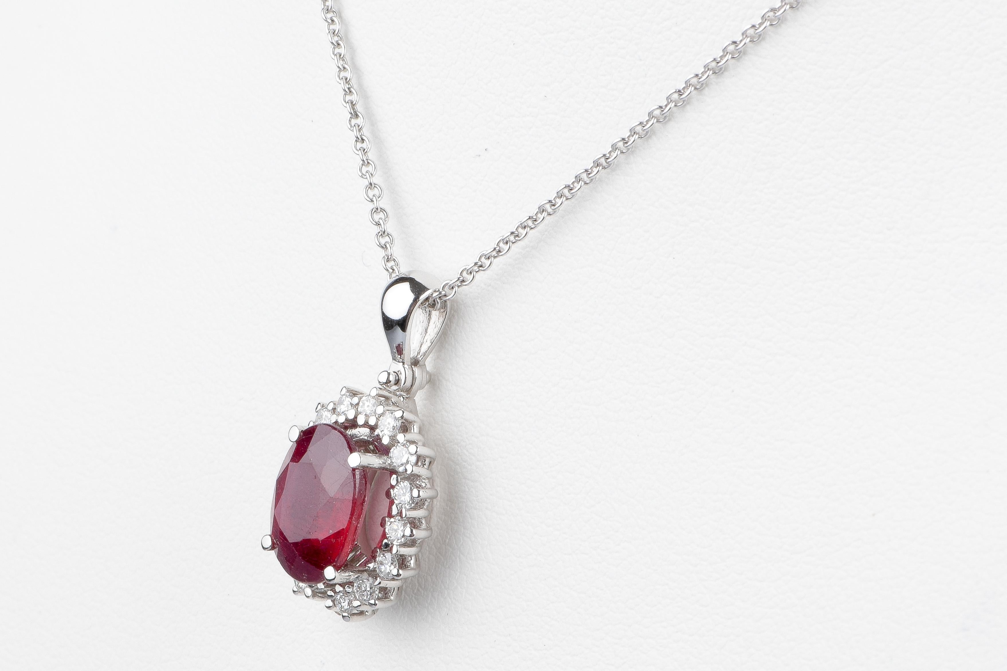 18 carat white gold ruby and diamonds necklace For Sale 5