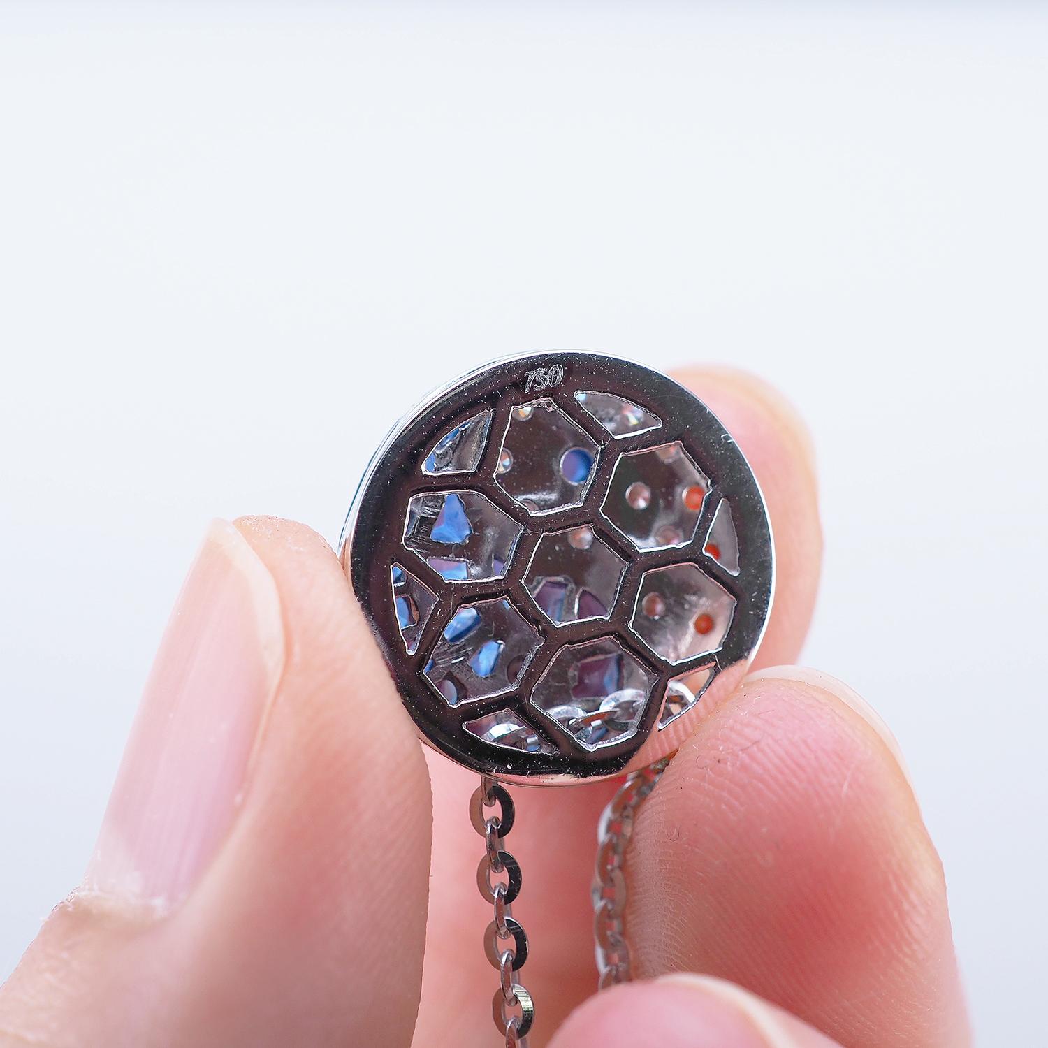 Collana piccola Yin Yang in oro bianco 18 carati con zaffiro e diamante In condizioni Nuovo in vendita a Bangkok, TH