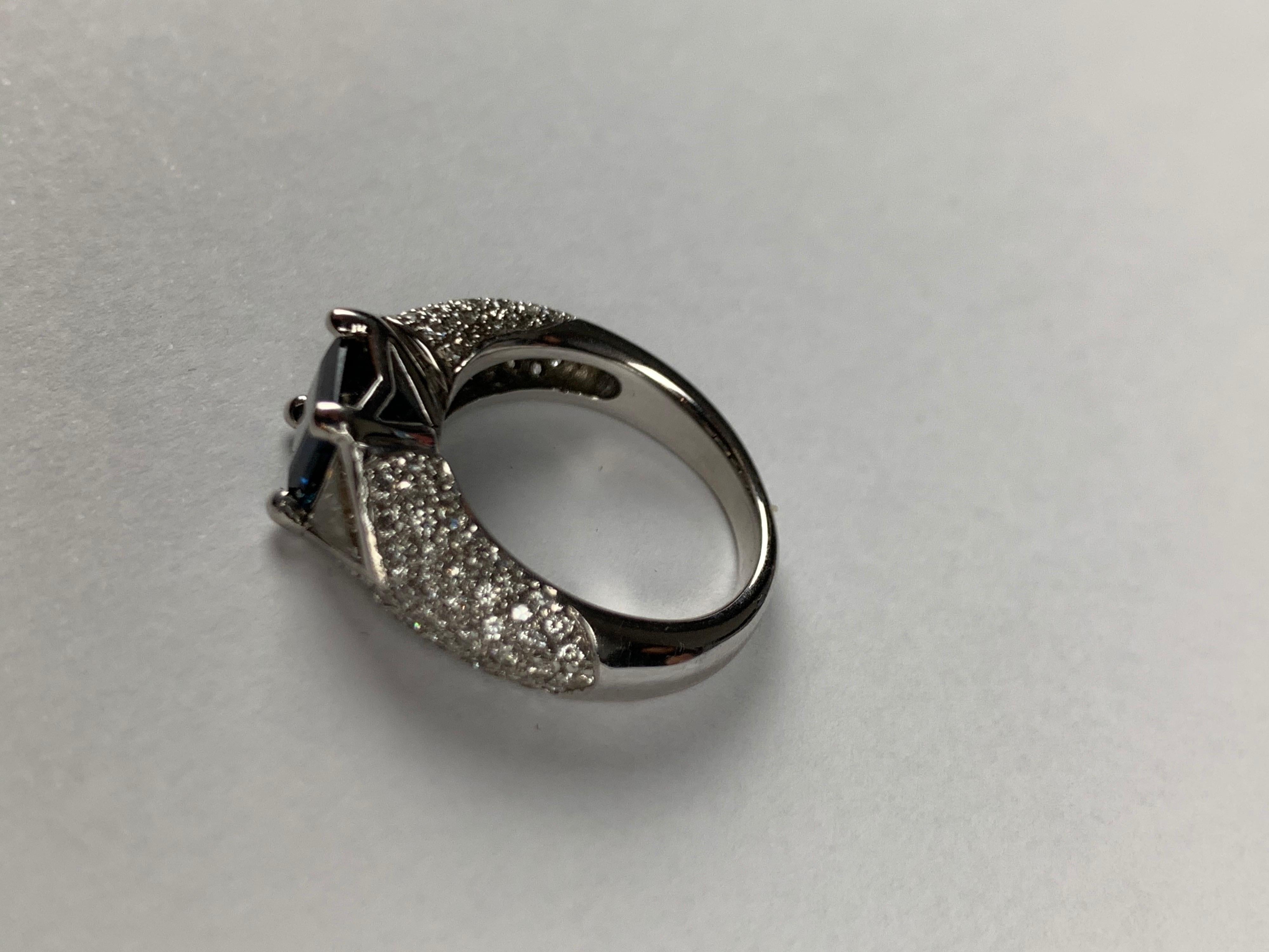 18 Carat White Gold and Sapphire Cocktail Ring For Sale 7
