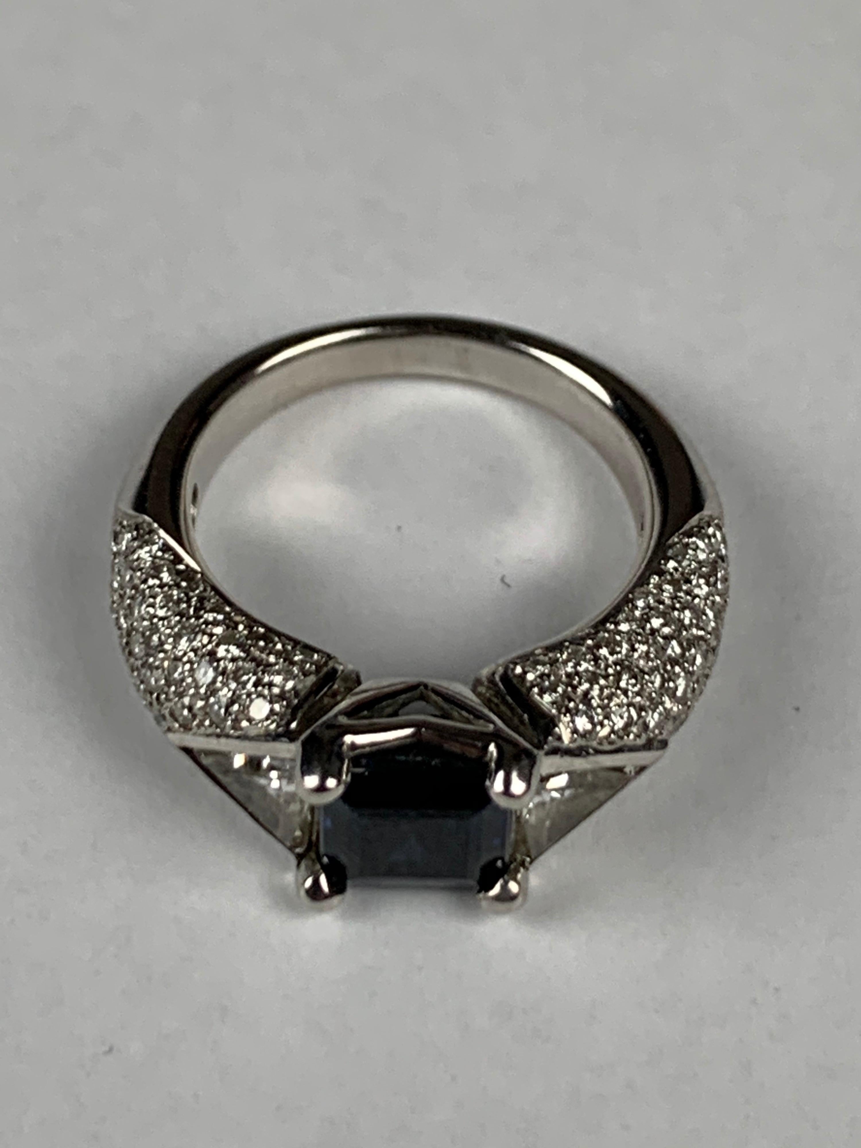 18 Carat White Gold and Sapphire Cocktail Ring For Sale 11