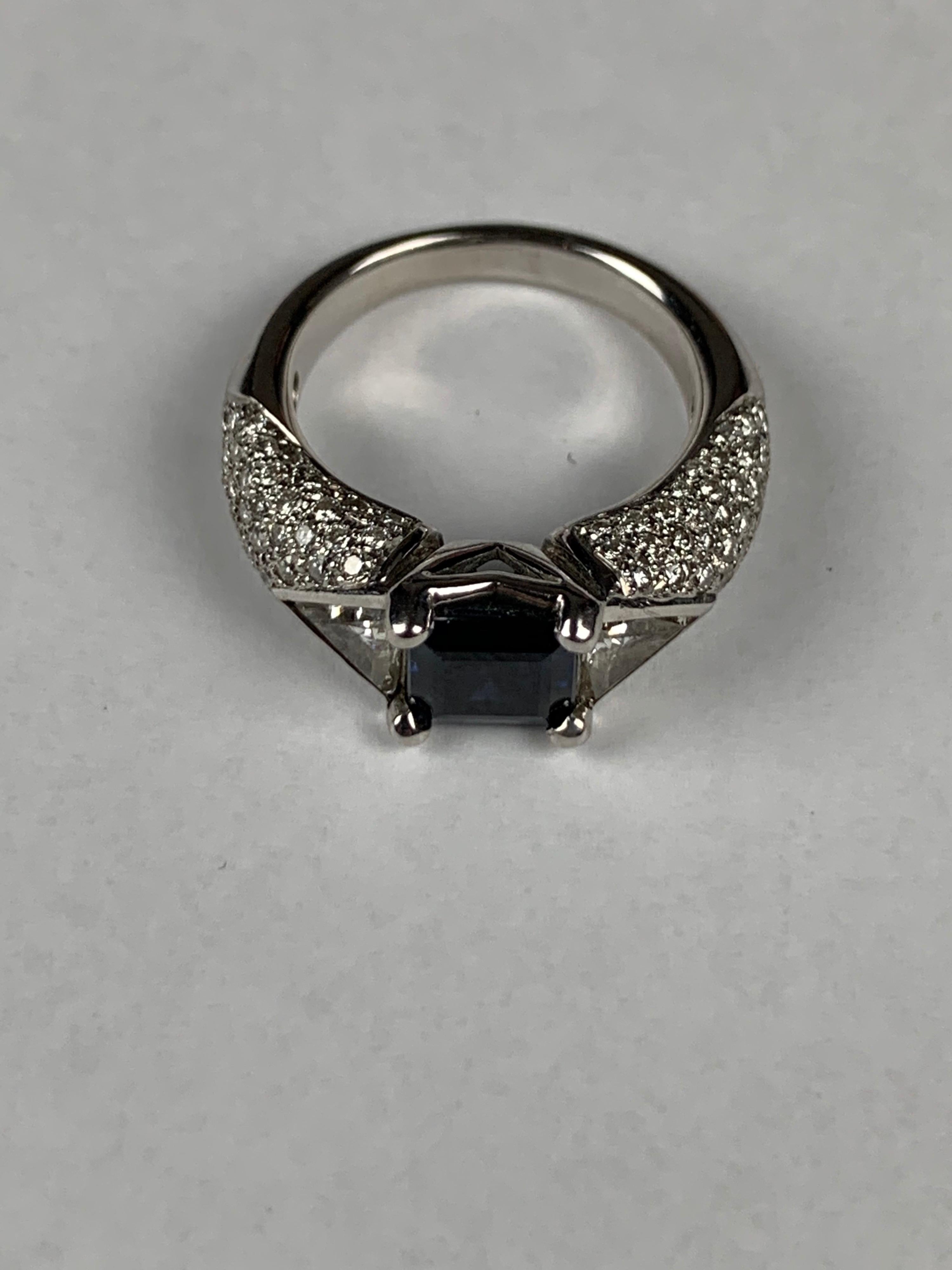 18 Carat White Gold and Sapphire Cocktail Ring For Sale 12
