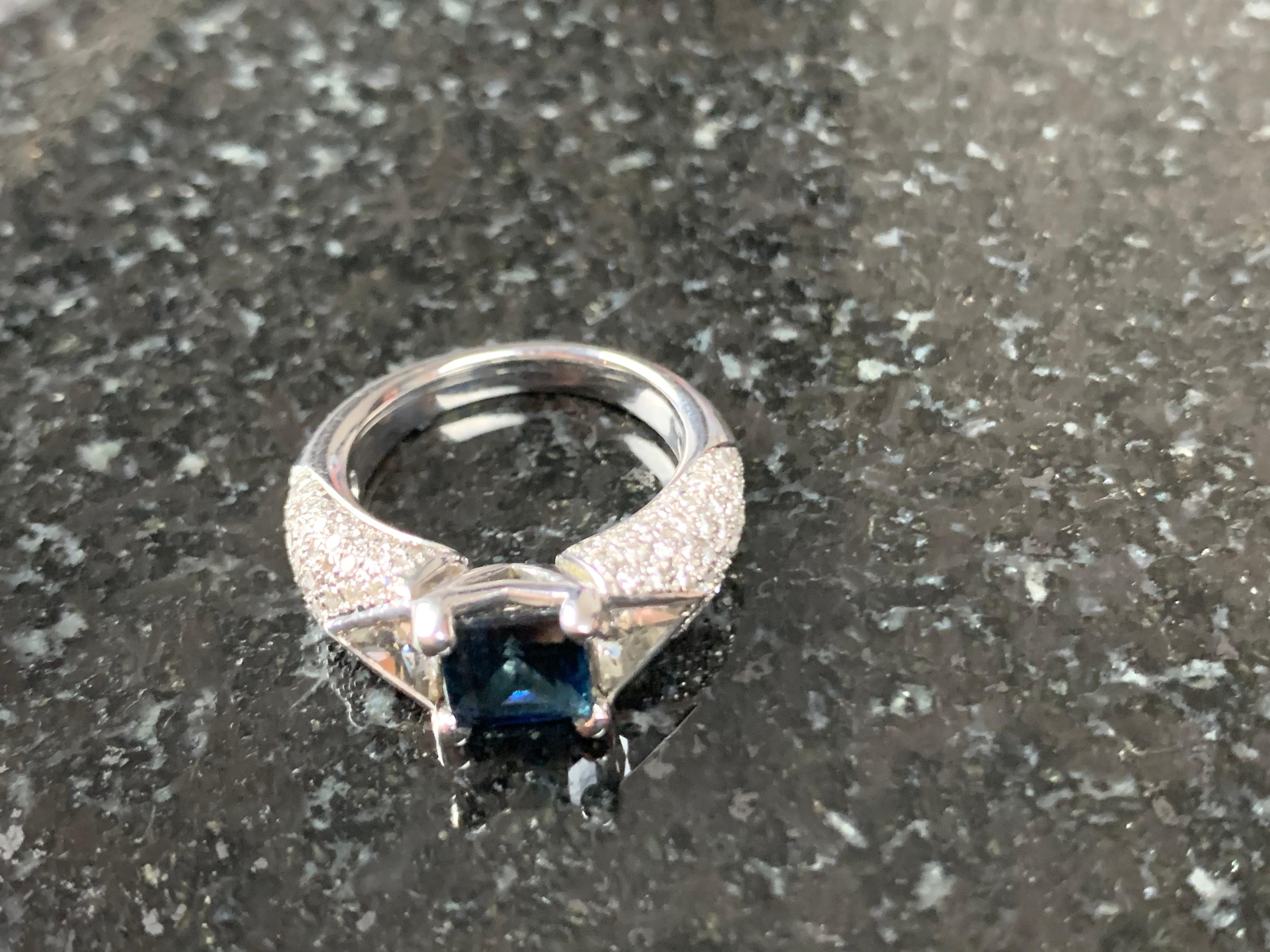 18 Carat White Gold and Sapphire Cocktail Ring For Sale 1