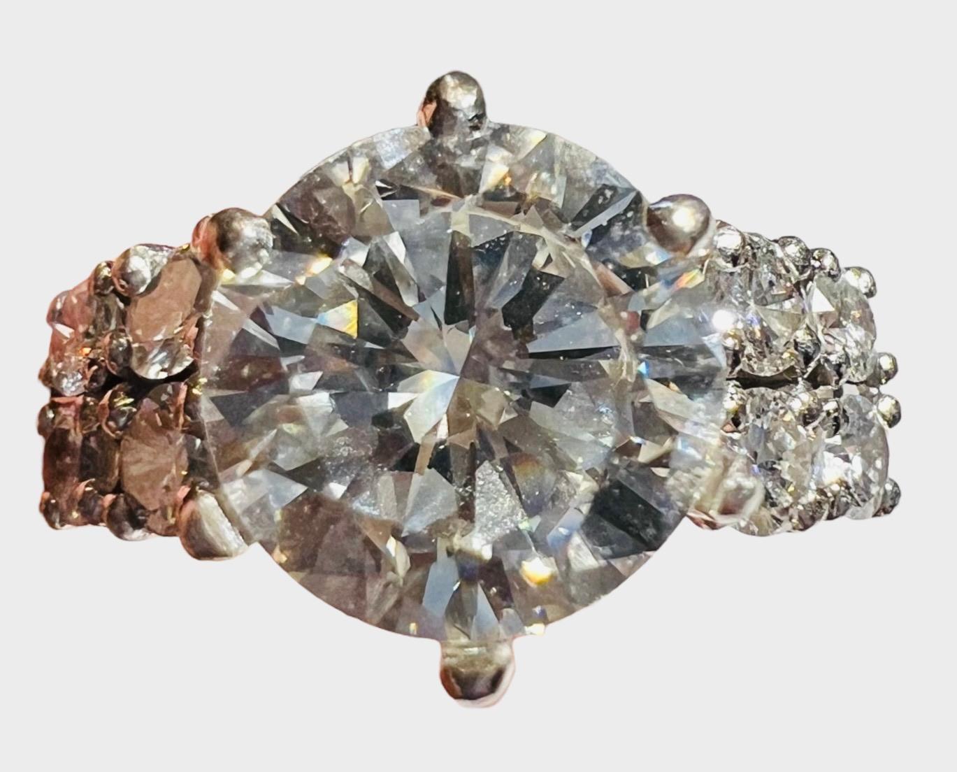 Art Deco platinum Solitaire Diamond Ring of 2.12 Carat LFG Certificate