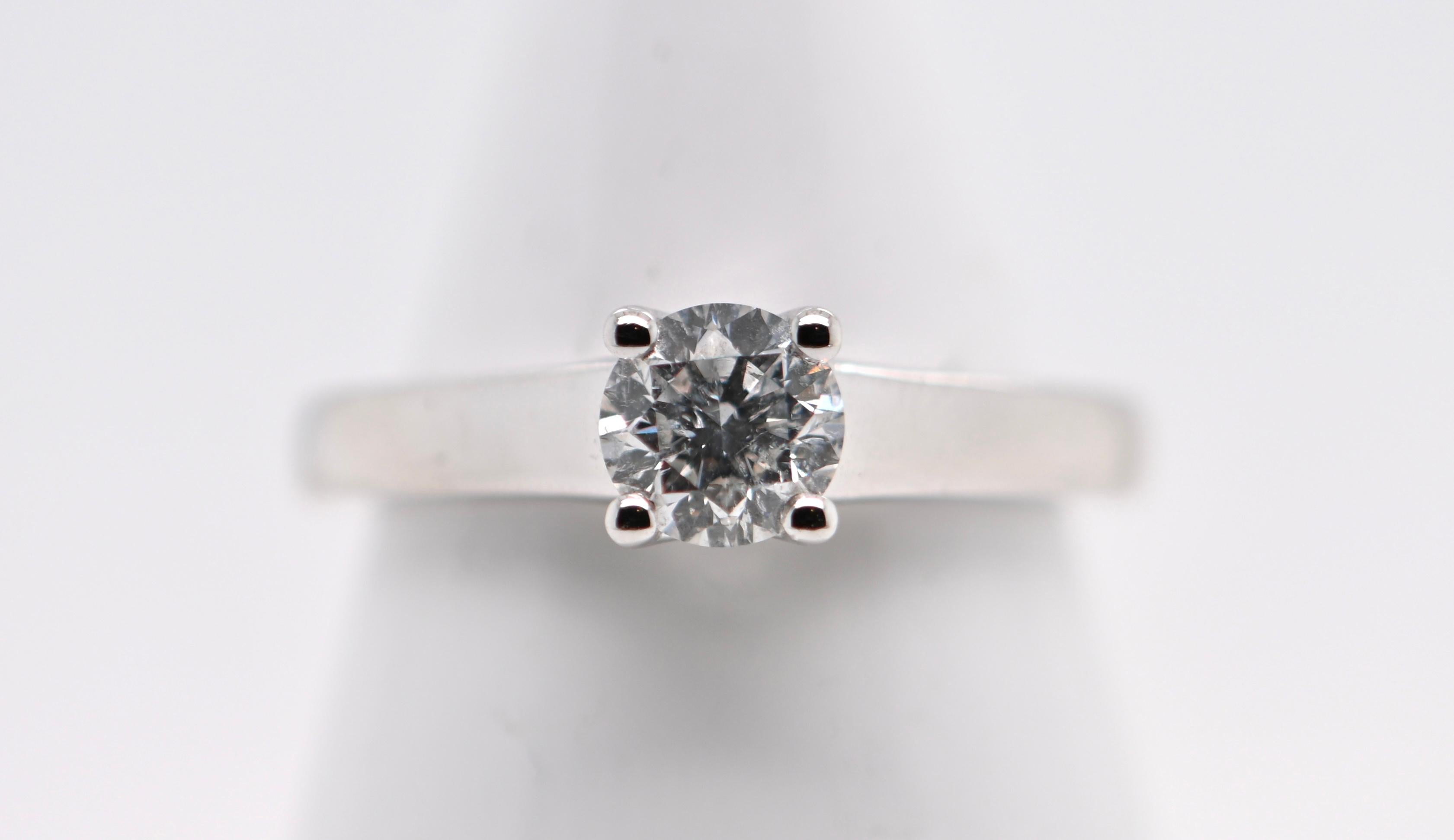 Women's 18-Carat White Gold Solitaire Ring with 0.750 Carat Diamond For Sale