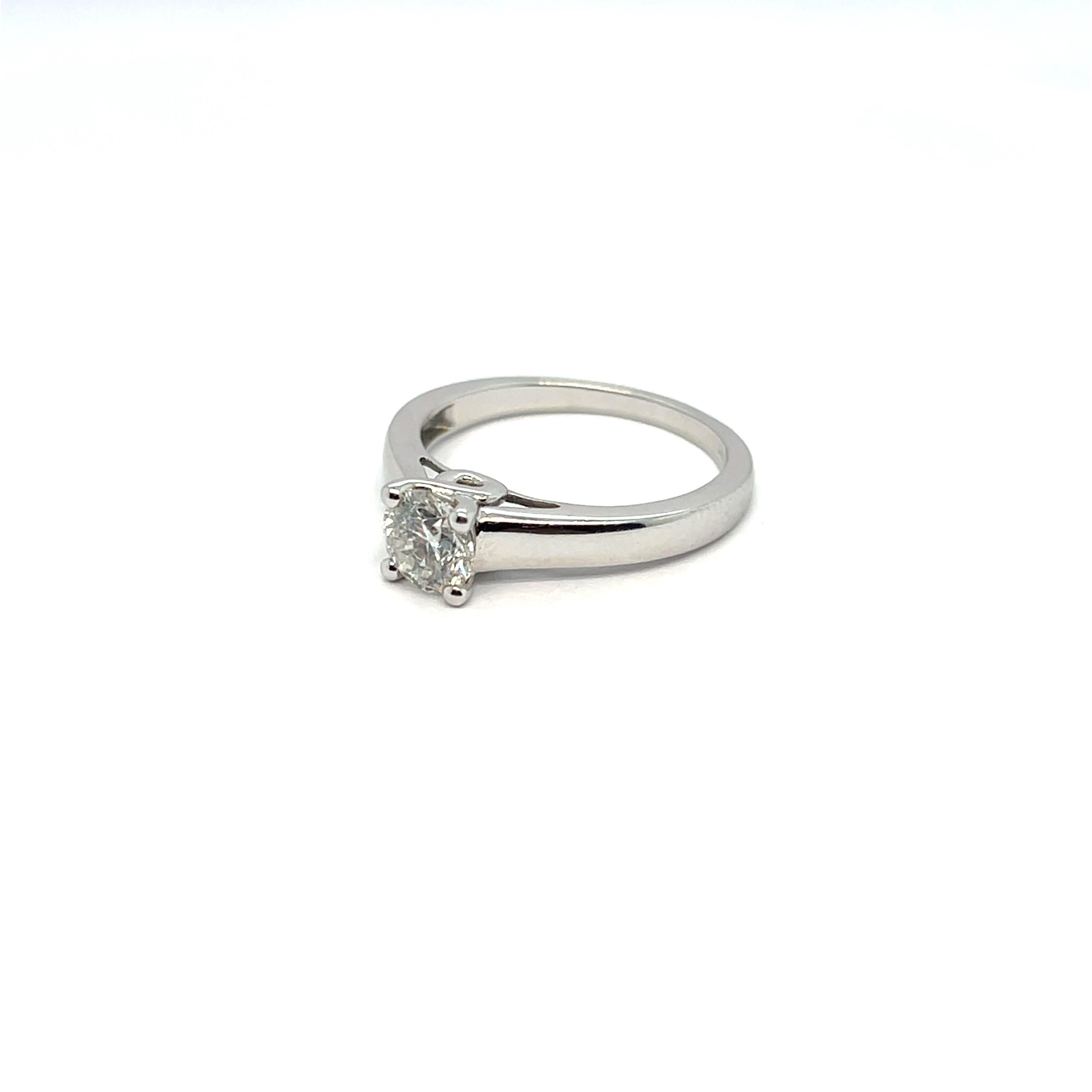 Bague solitaire en or blanc 18 carats avec diamant de 0,750 carat en vente 3