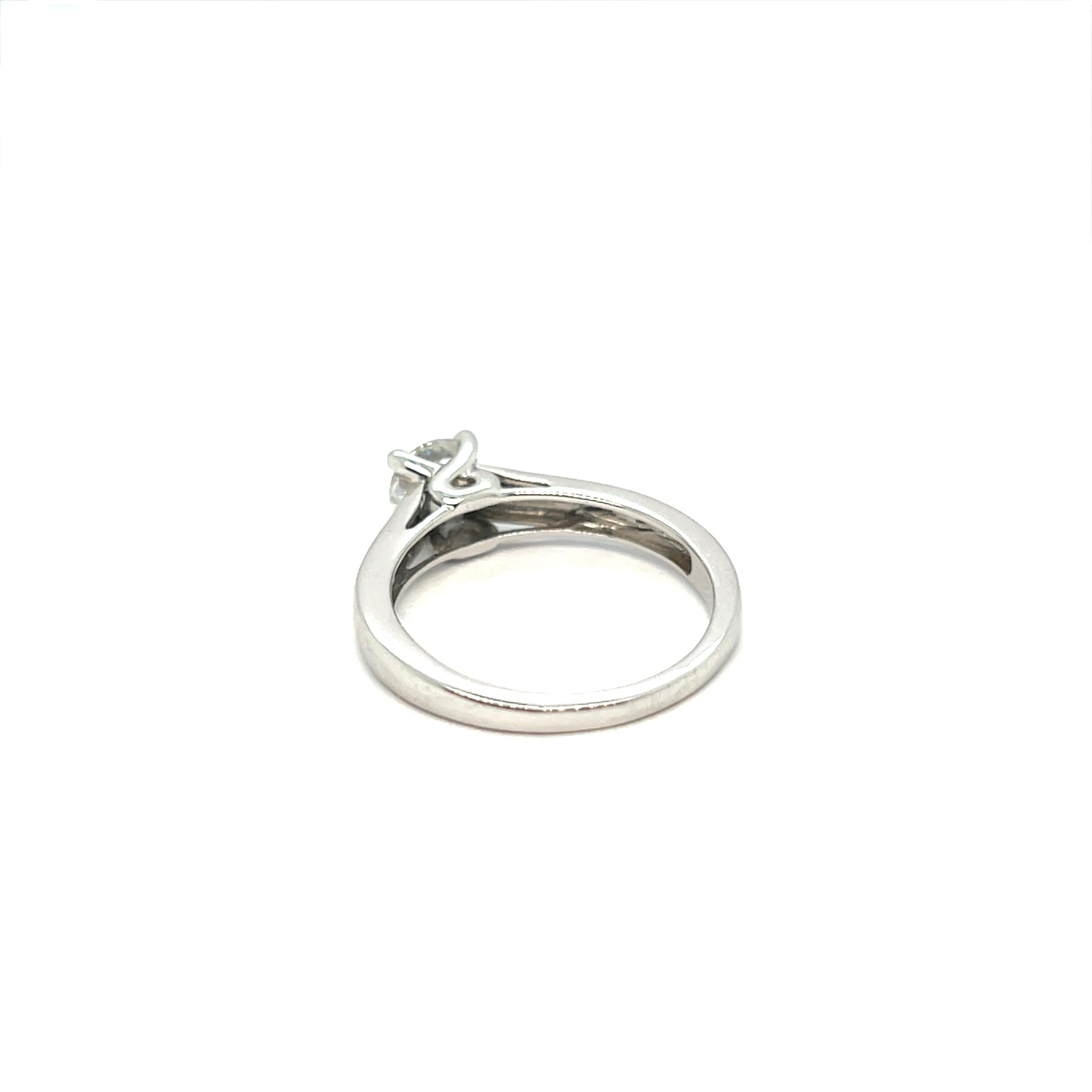 Bague solitaire en or blanc 18 carats avec diamant de 0,750 carat en vente 4