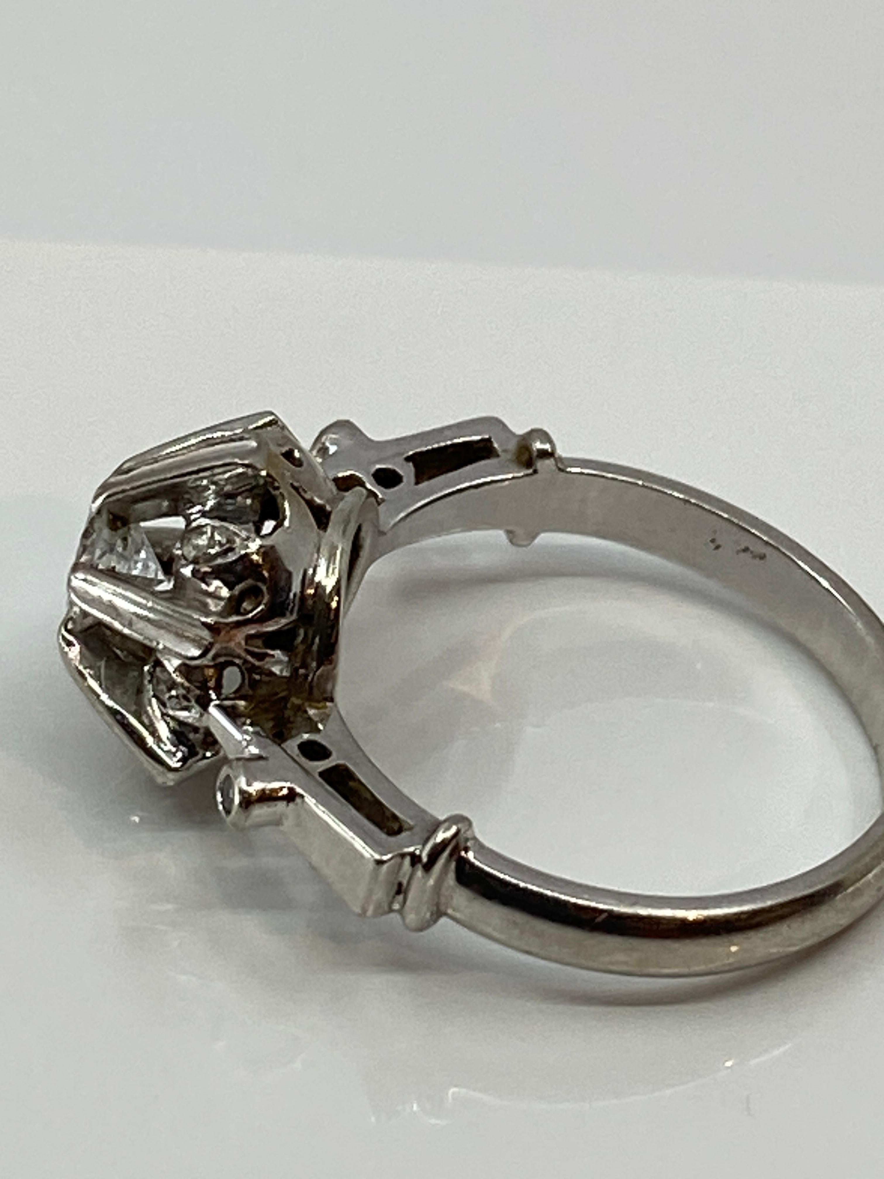 18 Carat White Gold Solitaire Style Ring Set with Diamonds , 1900 Style For Sale 7