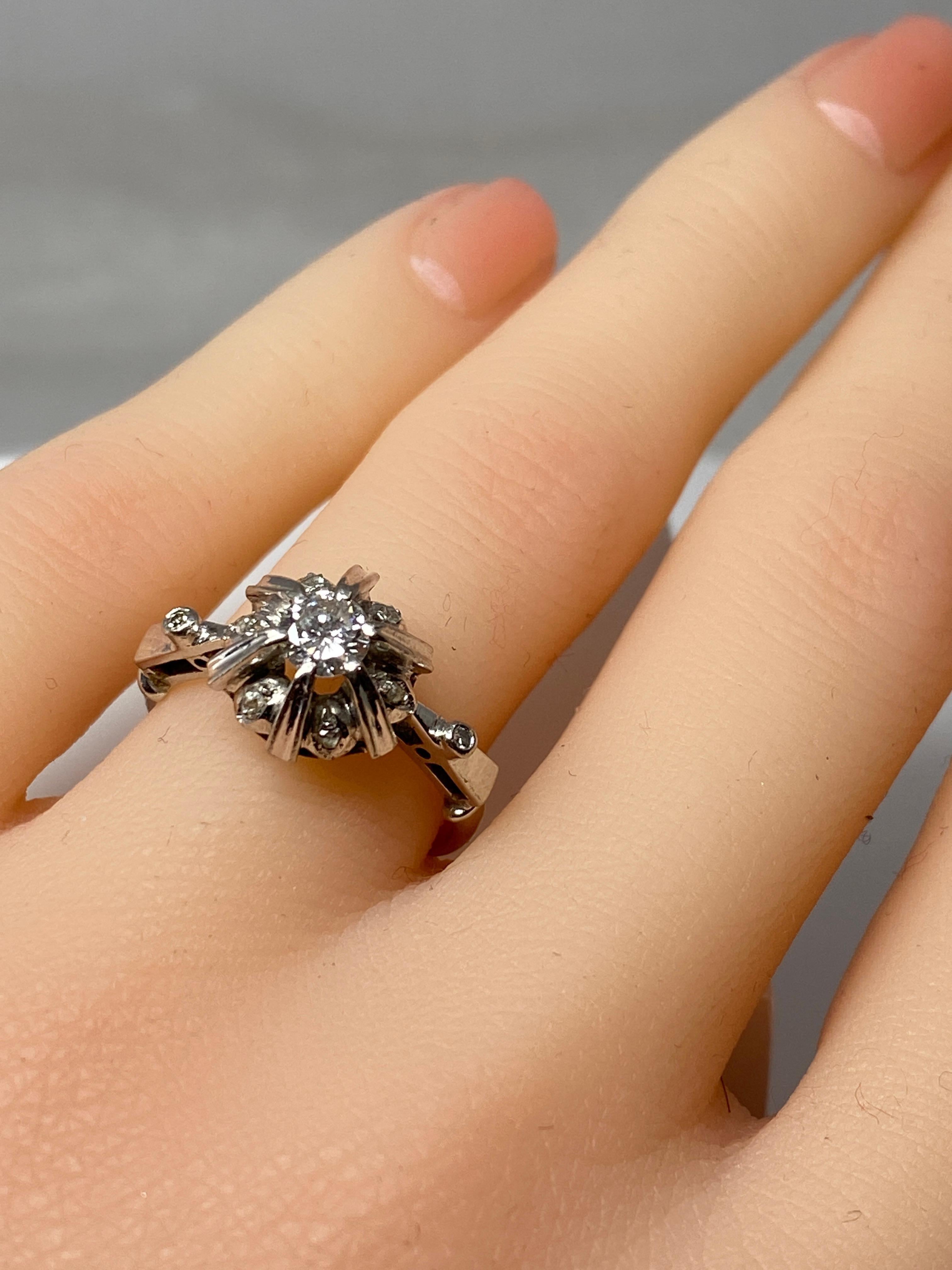 Romantic 18 Carat White Gold Solitaire Style Ring Set with Diamonds , 1900 Style For Sale
