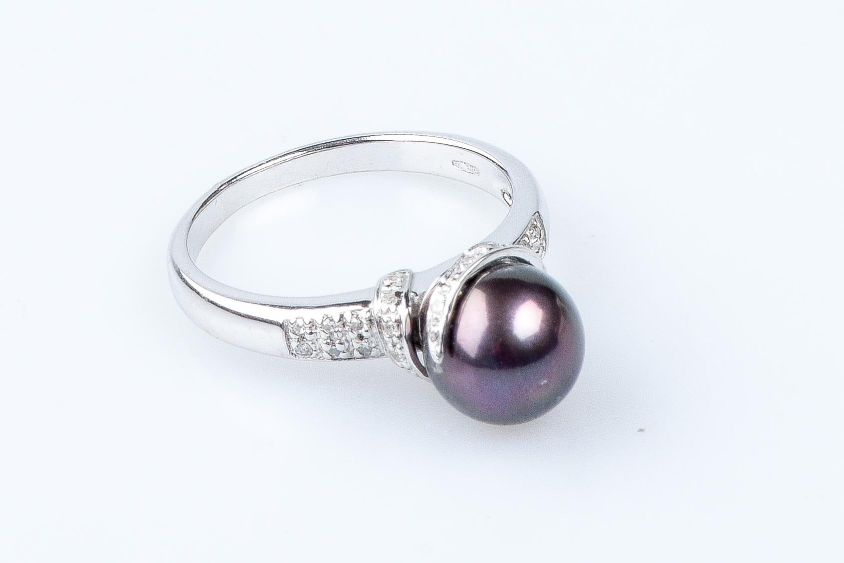 18 carat white gold Tahiti pearl and diamonds ring  For Sale 1