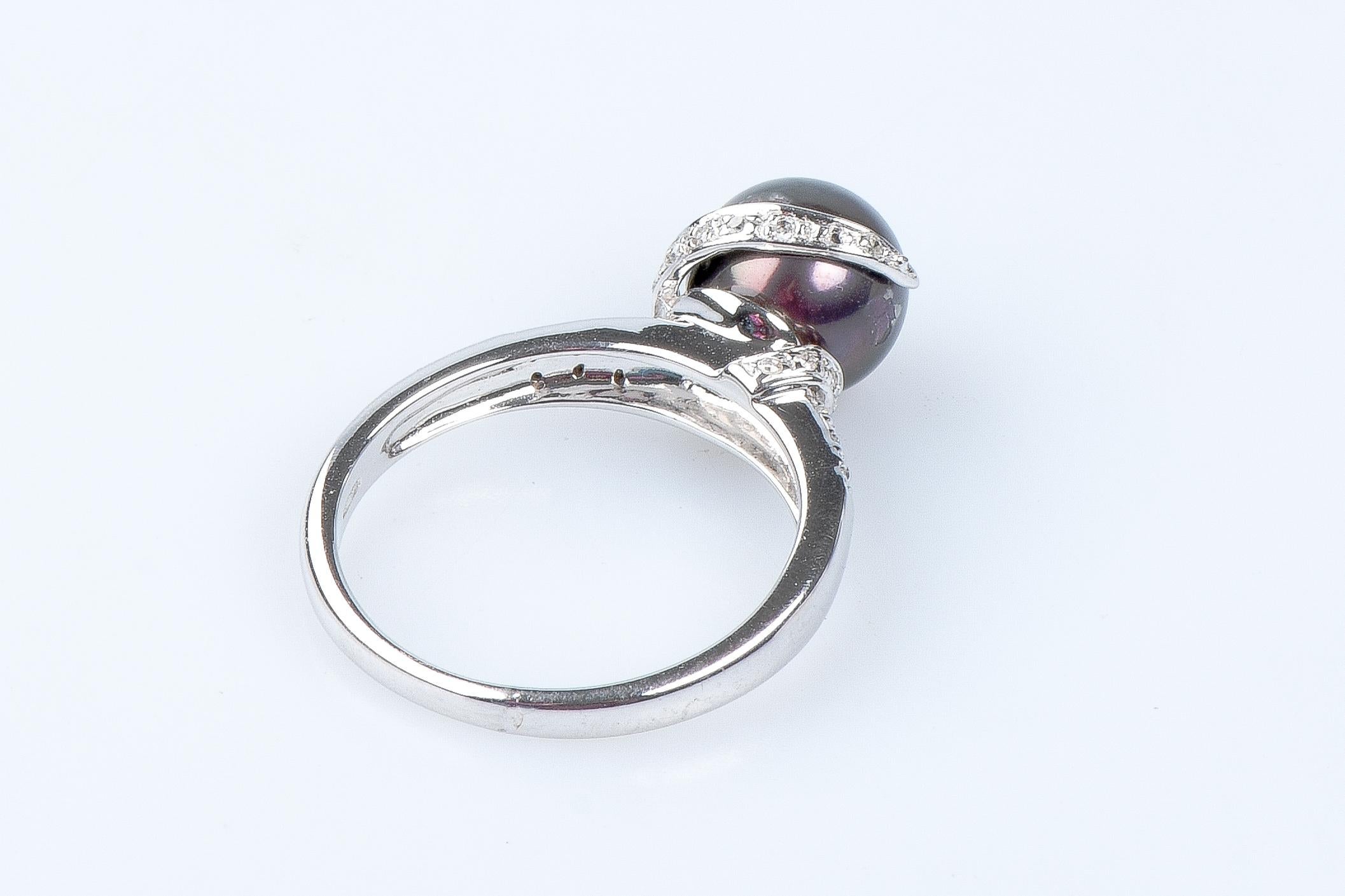 18 carat white gold Tahiti pearl and diamonds ring  For Sale 3