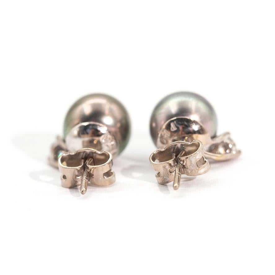 18 Carat White Gold Tahitian Pearls and 0.20 Carats Round Diamond Stud Earrings In Good Condition In Hamilton, AU