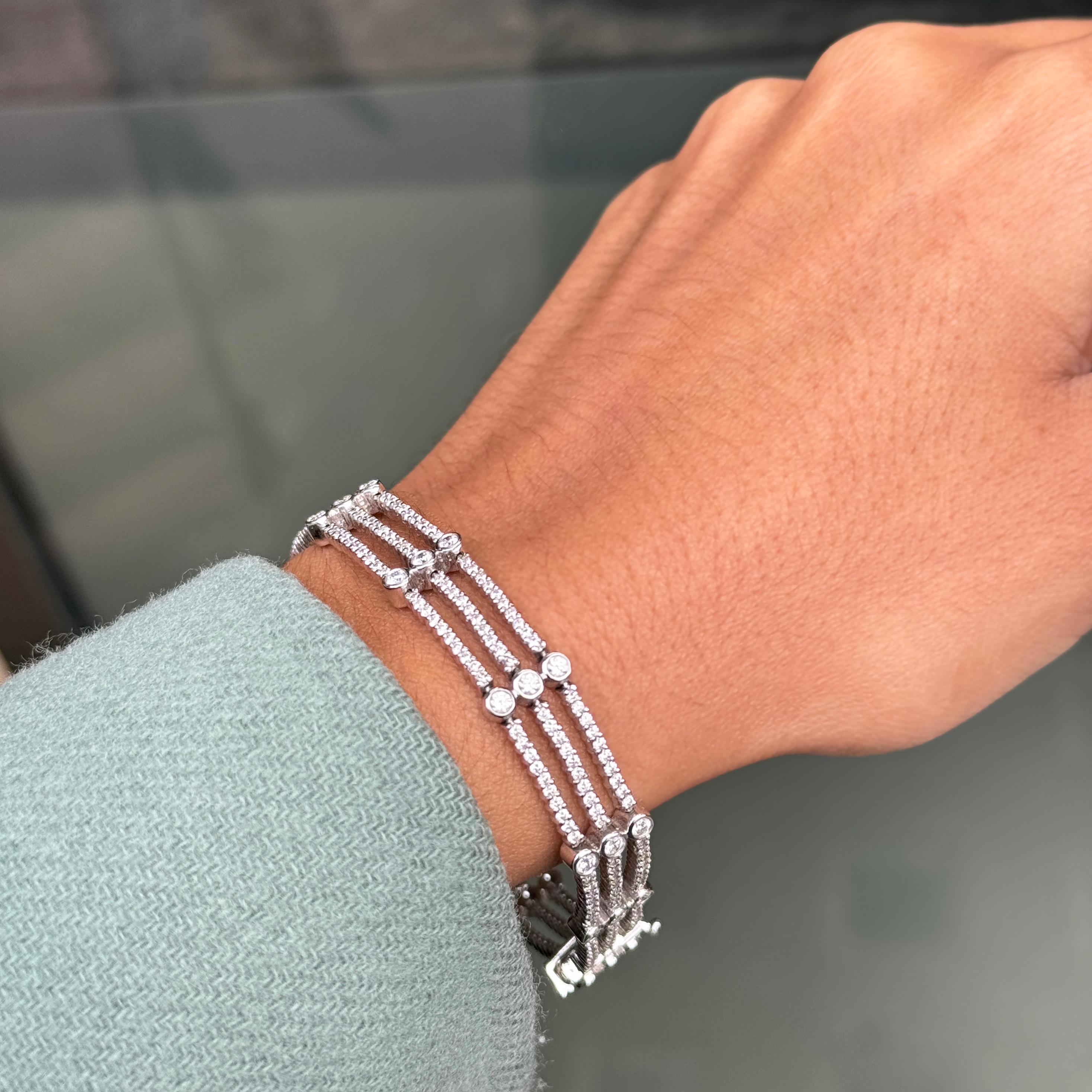 Bracciale a tre file di diamanti in oro bianco 18 carati In condizioni buone in vendita a London, GB