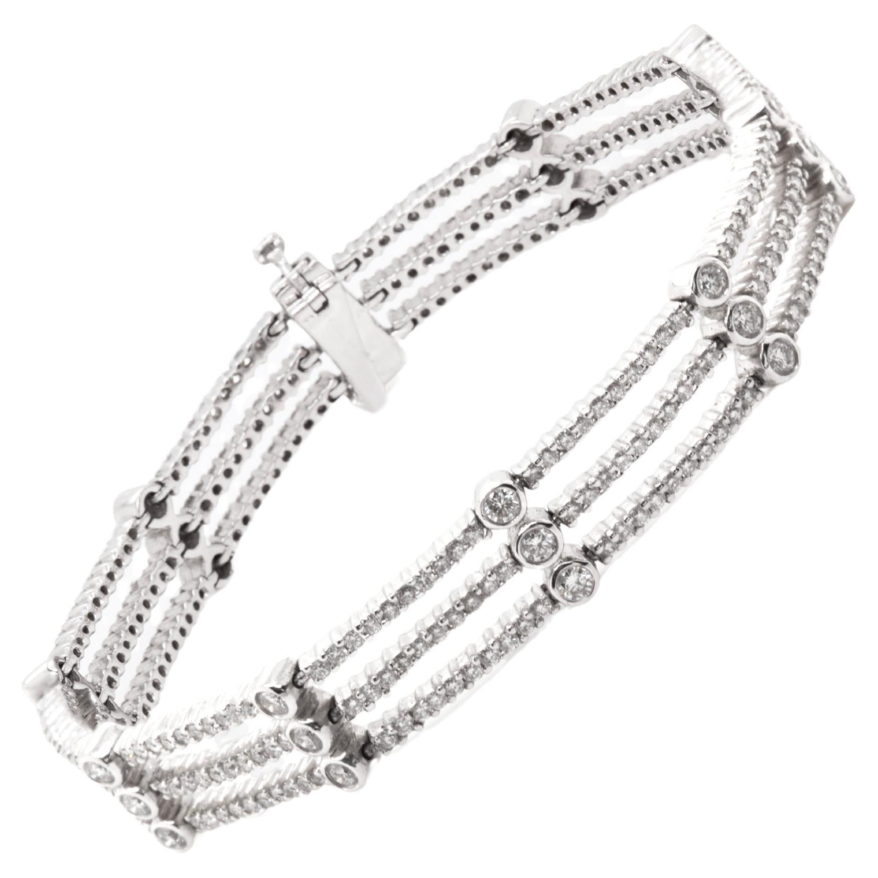Bracelet à trois rangées de diamants en or blanc 18 carats
