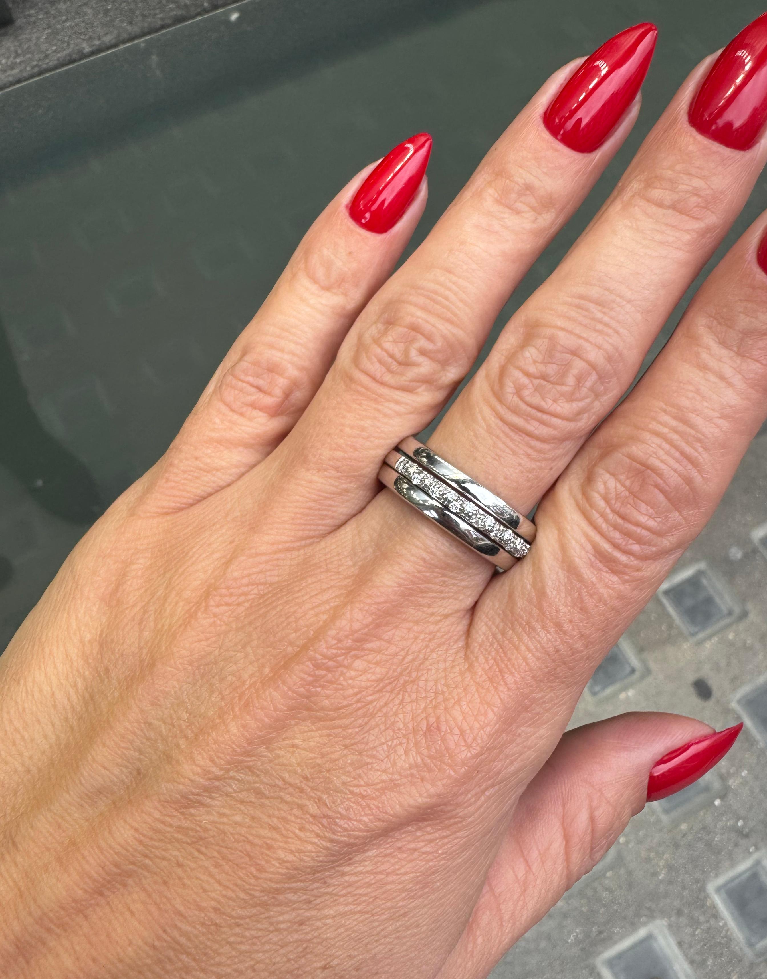 Anello a due pezzi in oro bianco 18 carati con fascia rimovibile incastonata di diamanti In condizioni ottime in vendita a London, GB