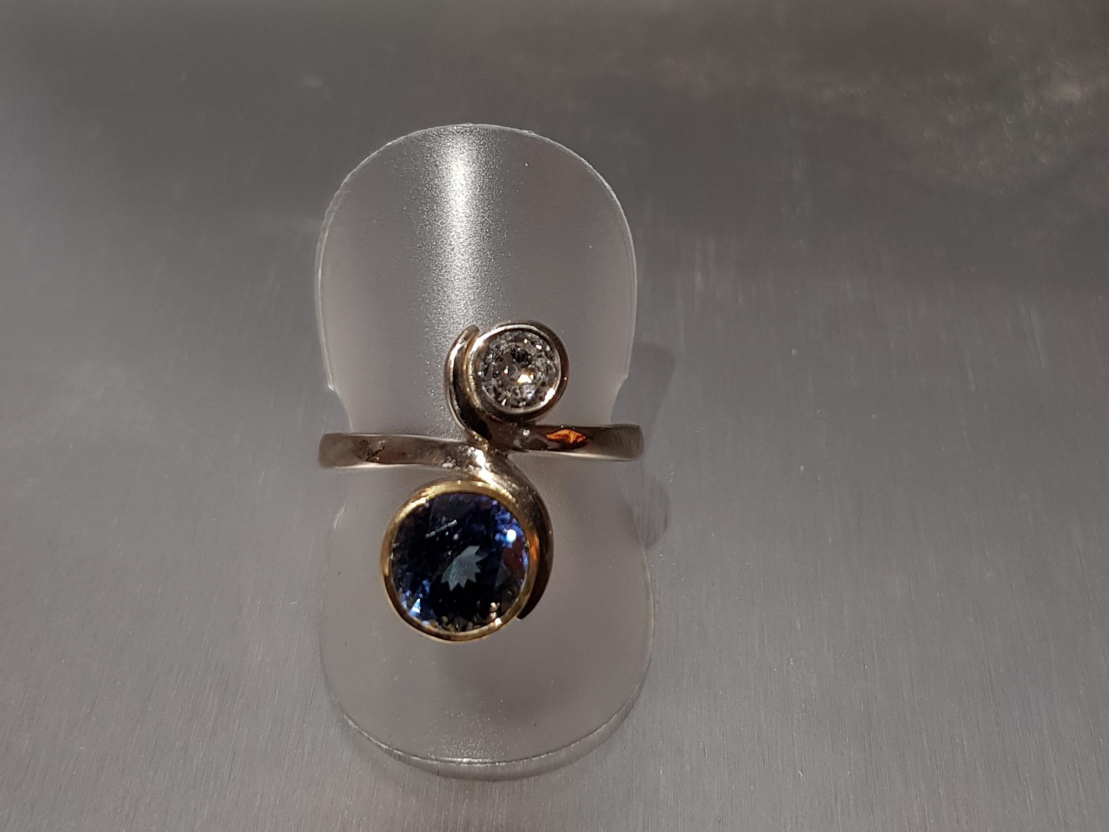 18 Carat White Gold Untreated Unheated Blue Tanzanite and Diamond Cocktail Ring In New Condition For Sale In Birmingham, GB