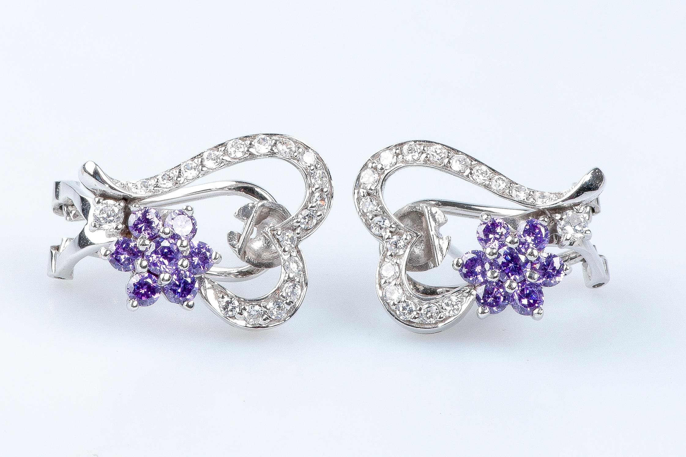 Women's 18 carat white gold zirconium oxides earrings For Sale