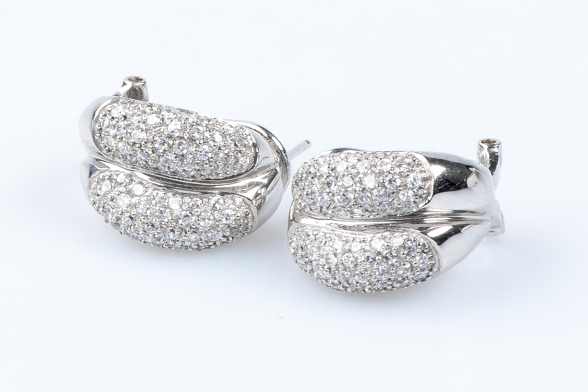 18 carat white gold zirconium oxides earrings For Sale 1
