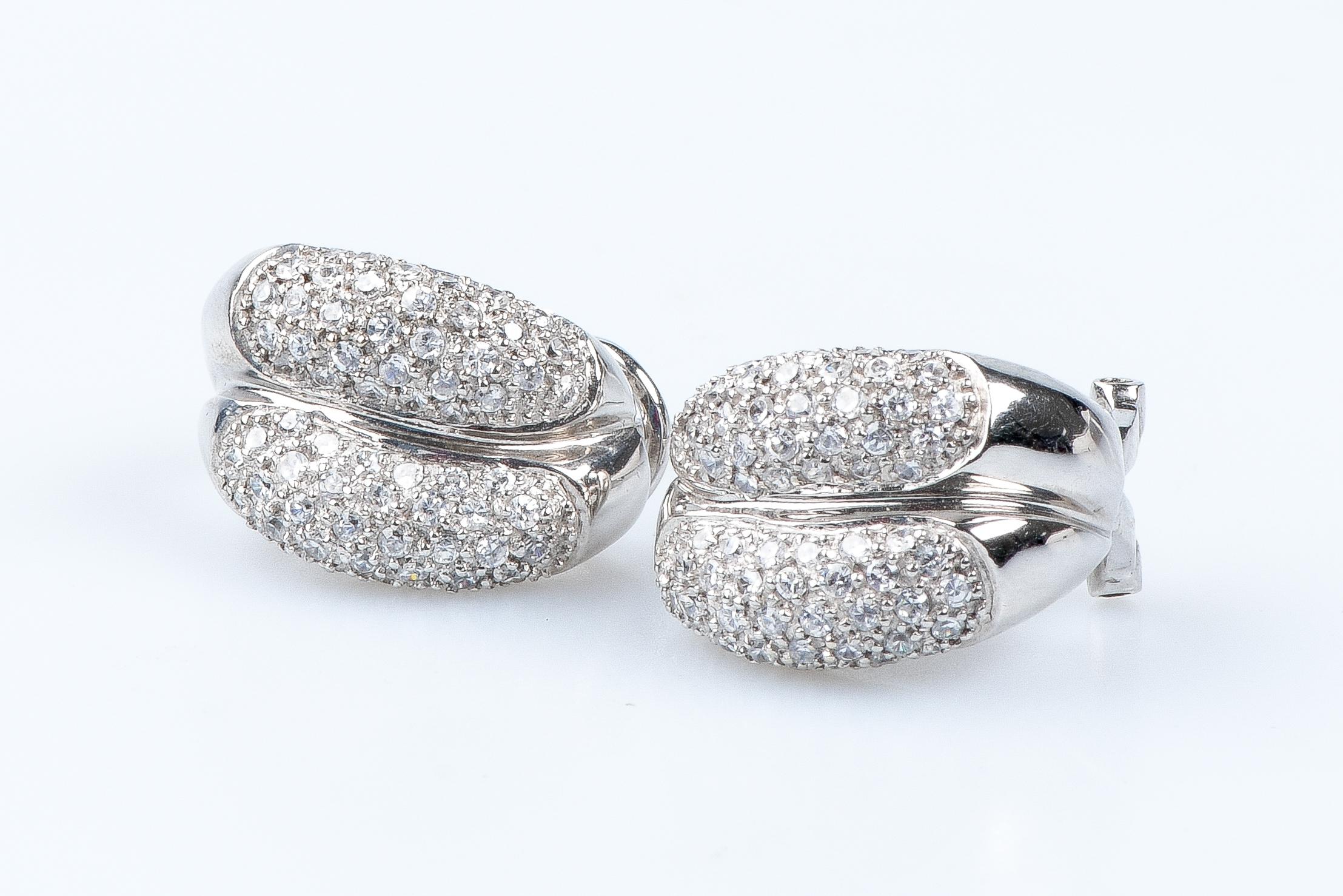 18 carat white gold zirconium oxides earrings For Sale 2