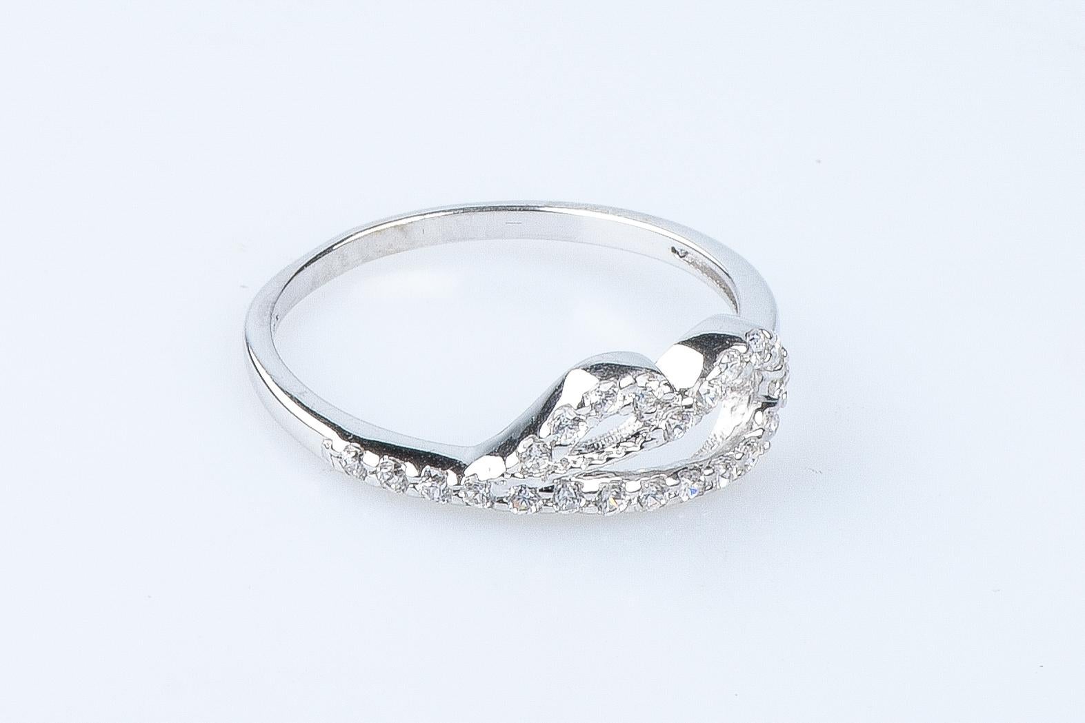 18 carat white gold zirconium oxides ring In Excellent Condition For Sale In Monte-Carlo, MC