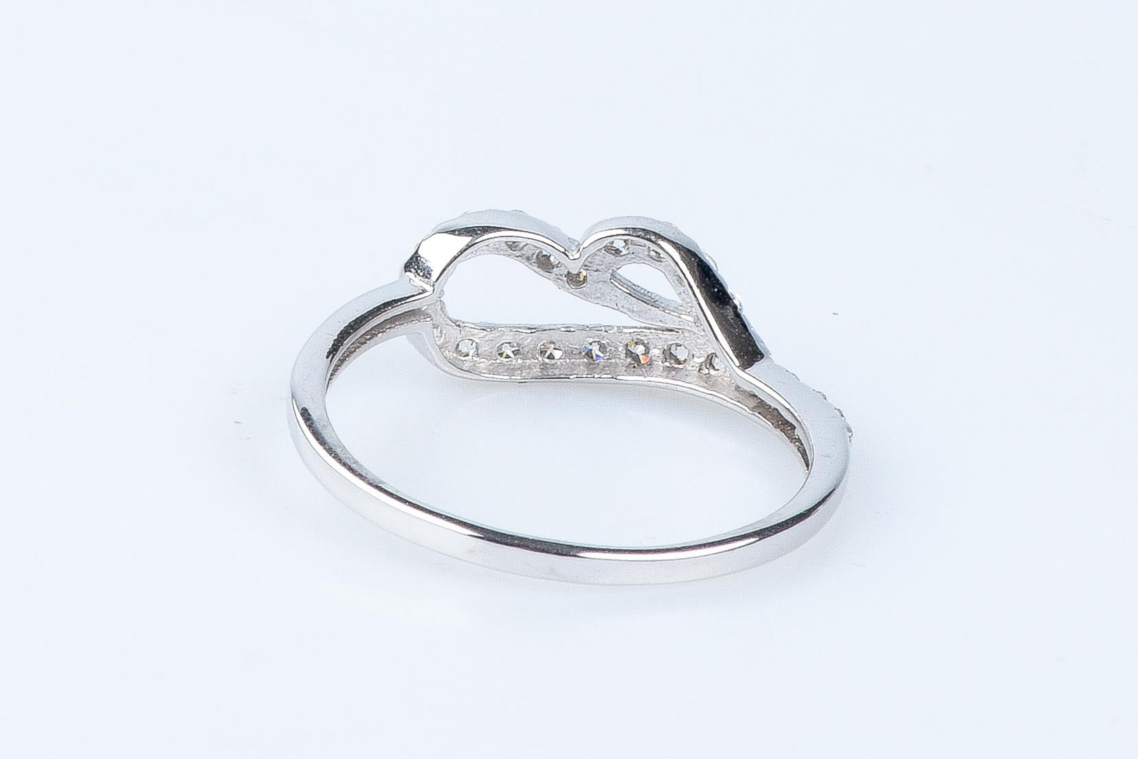 18 carat white gold zirconium oxides ring For Sale 3